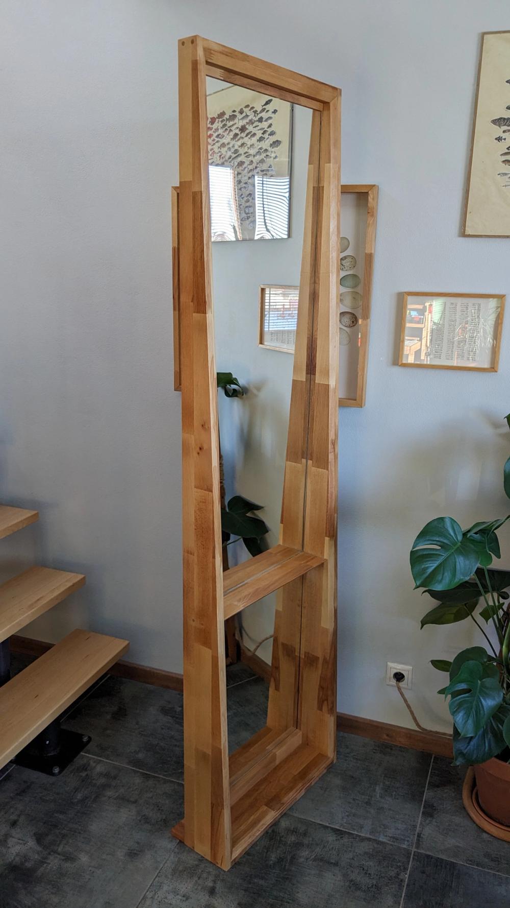 Standing mirror