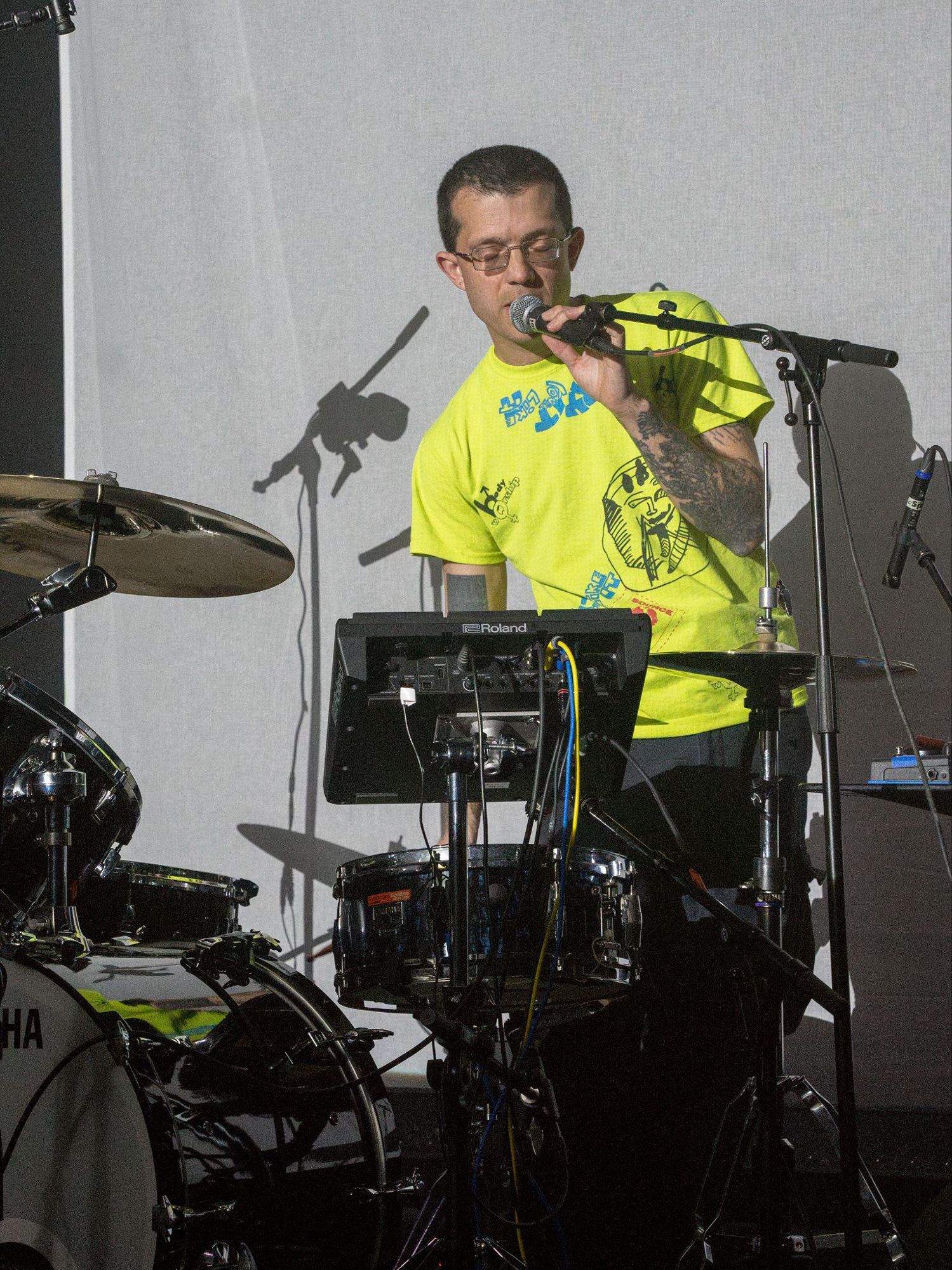 Alexander Iezzi performs with 33 at Rewire Festival, the Hague, 2026
