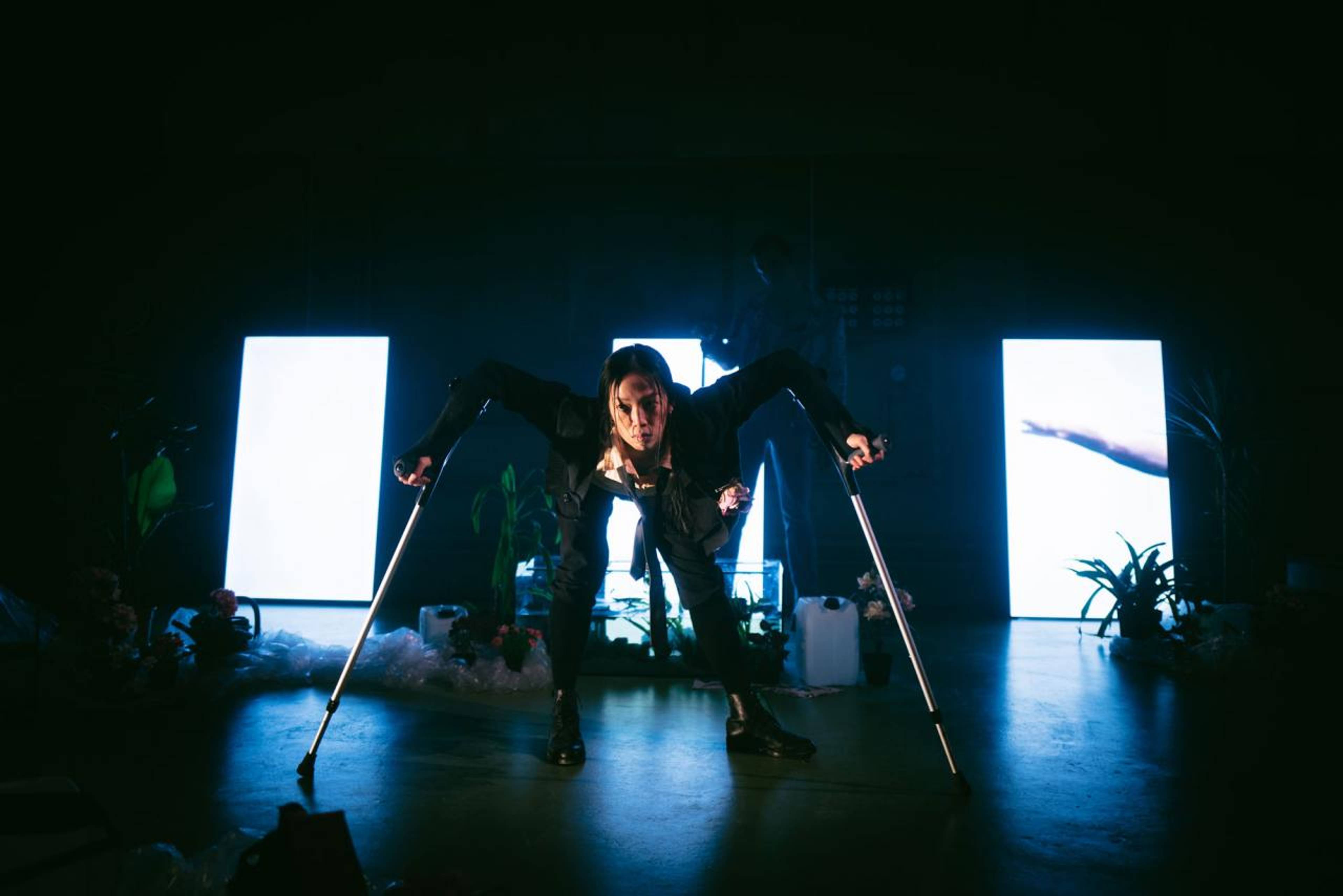 ien Yi-Wei in Ghosts of the Landwehr Canal, directed by Wang Ping-Hsiang, Berliner Ringtheater, Berlin, 2023, performance documentation