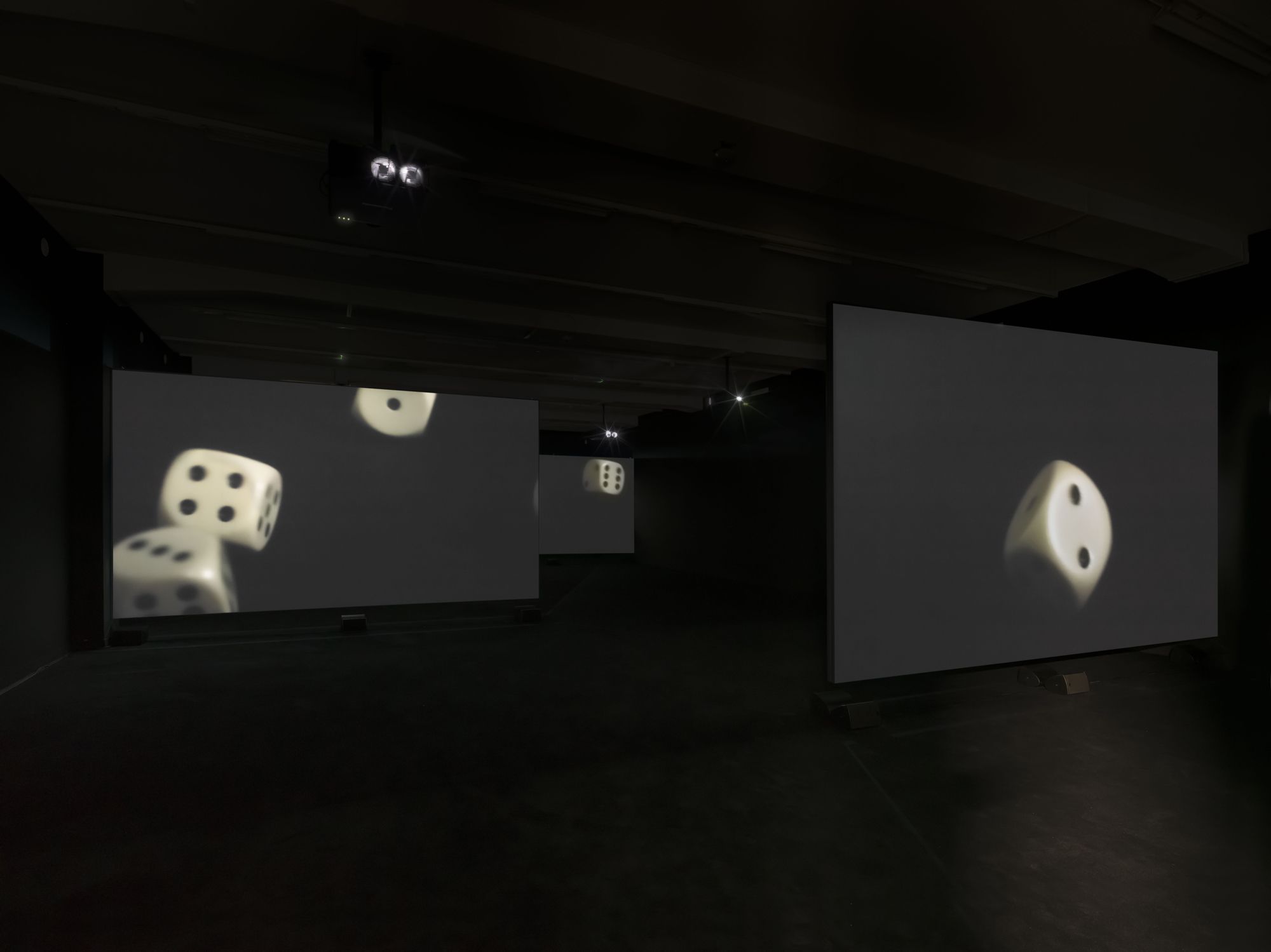 Alicja Kwade, In Ewig den Zufall betrachtend (Forever Contemplating Chance), 2014