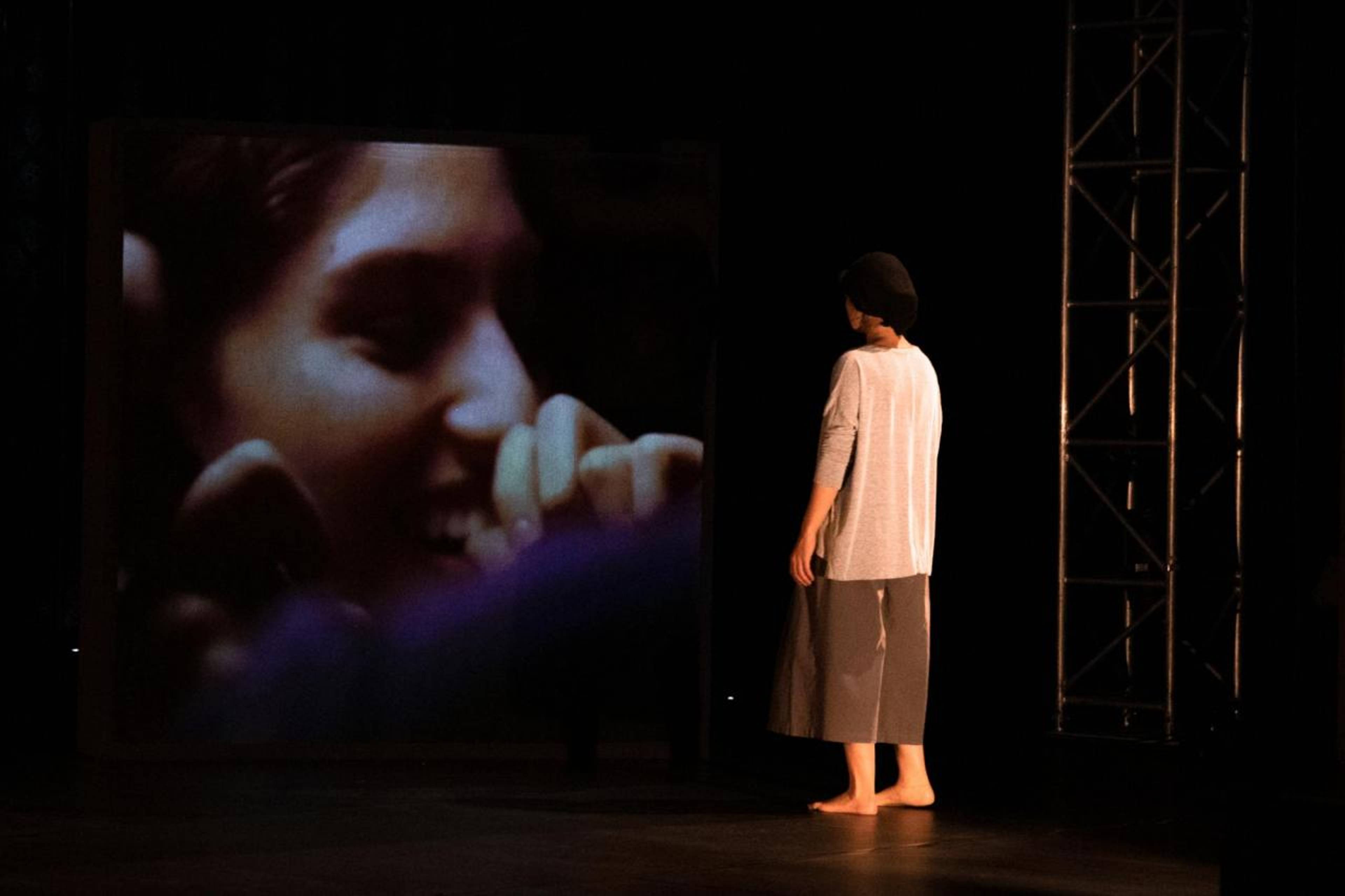 Naghmeh Manavi in  Quasi  (2021). Photo: Nurith Wagner Strauss