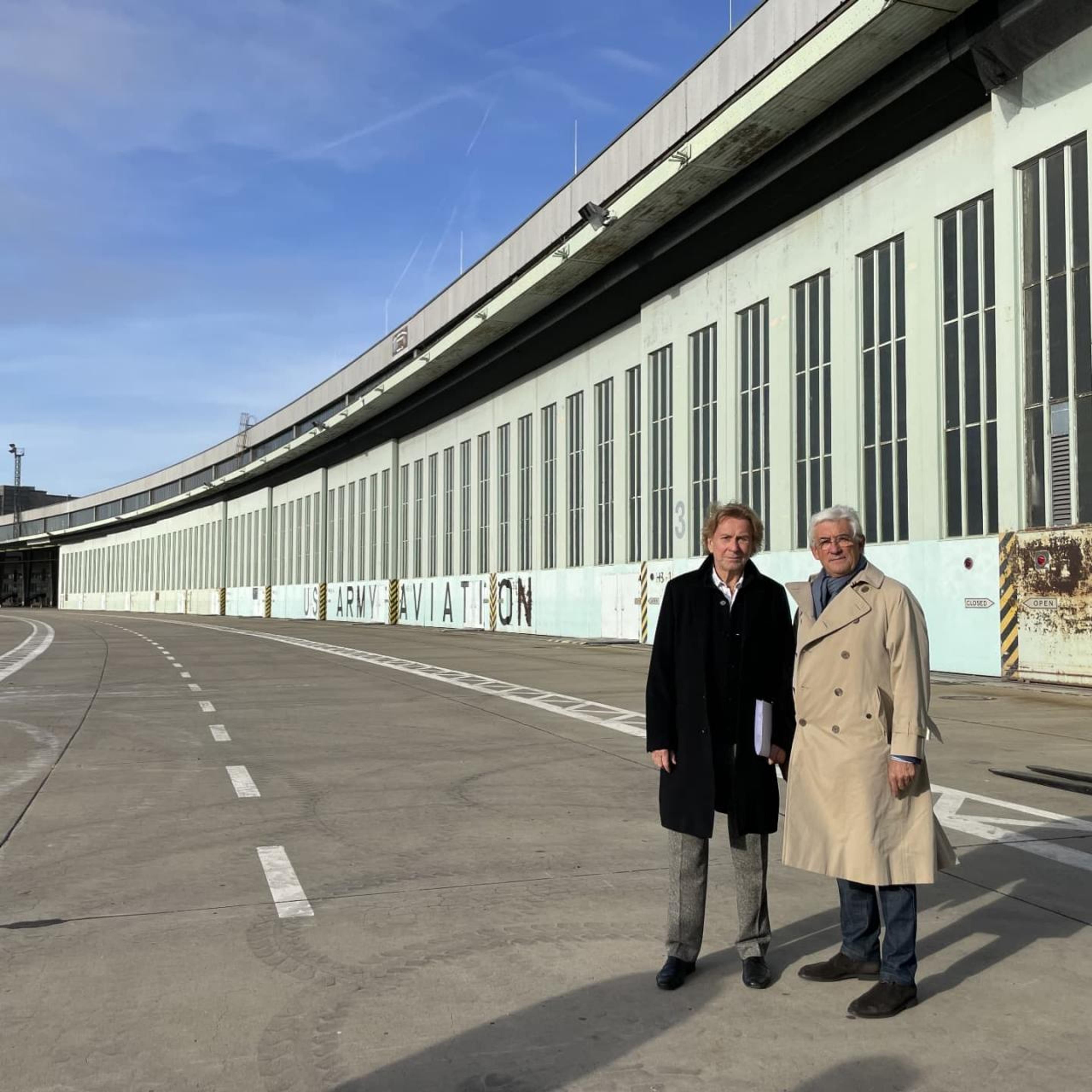 Walter Smerling and Bernar Venet at Tempelhof, 2021