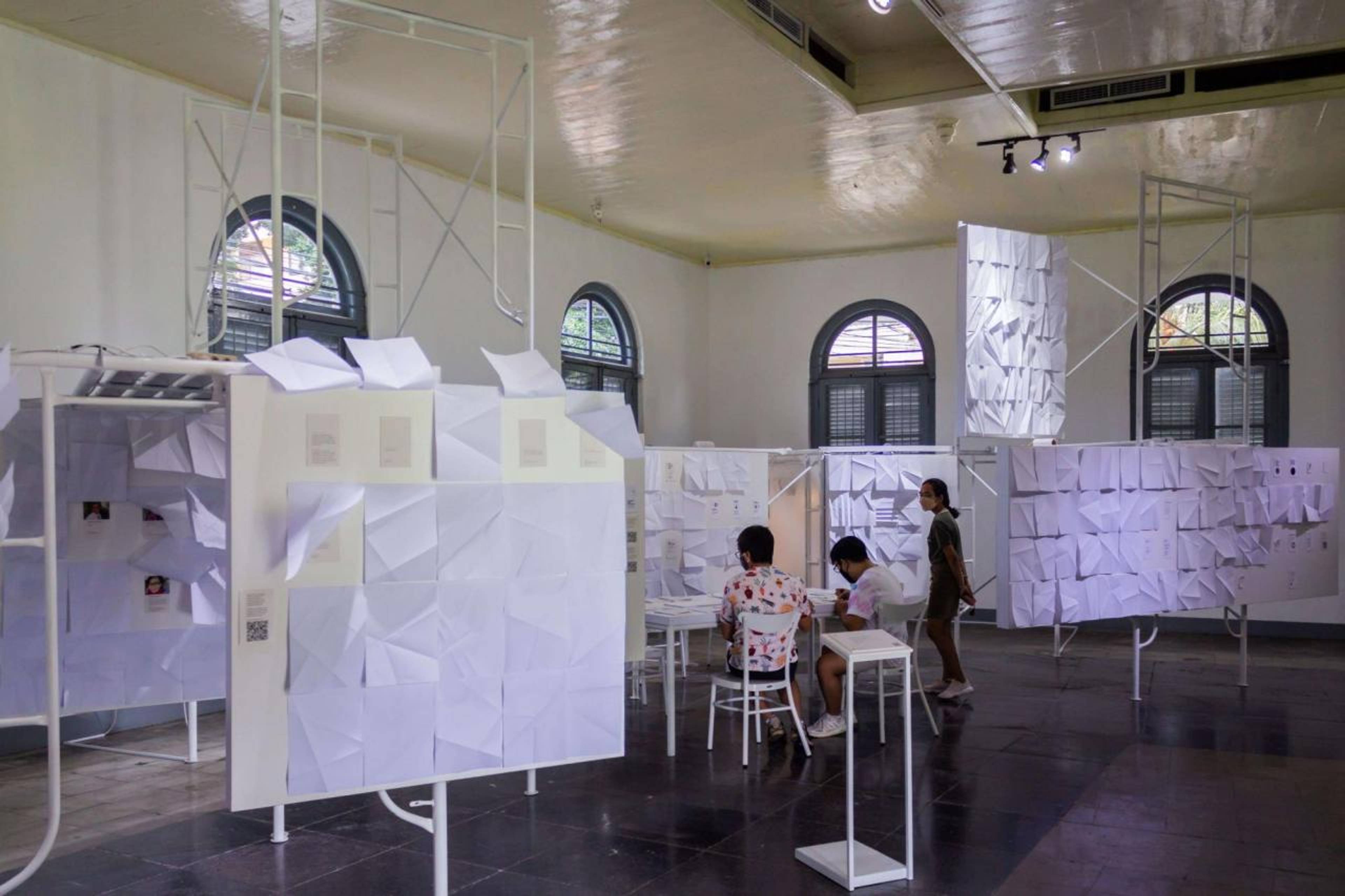 Cecil Mariani and Anggraeni Widhiasih​, Paranormal Baru: PENAMPAKAN (New Paranormal: APPARITION) (2021). Installation view from the 2021 Jakarta Biennale. Courtesy: Jakarta Biennale