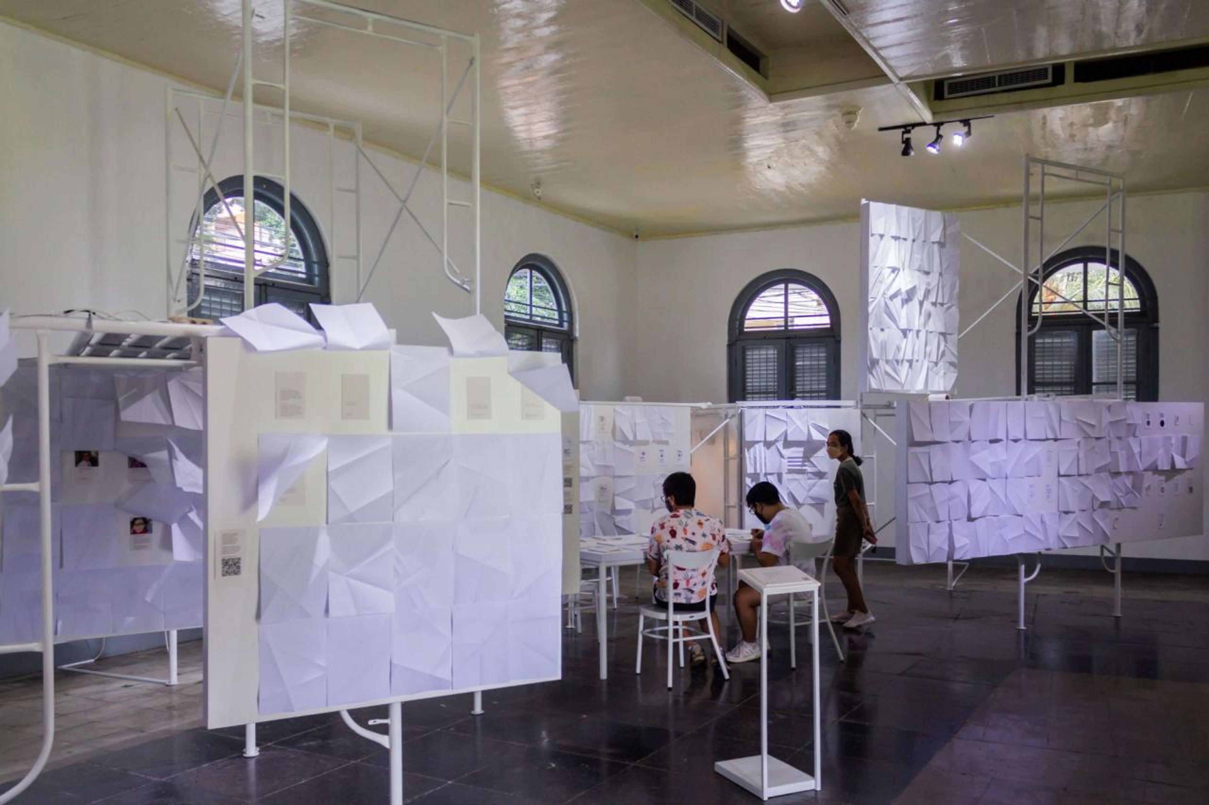 Cecil Mariani and Anggraeni Widhiasih​, Paranormal Baru: PENAMPAKAN (New Paranormal: APPARITION) (2021). Installation view from the 2021 Jakarta Biennale. Courtesy: Jakarta Biennale