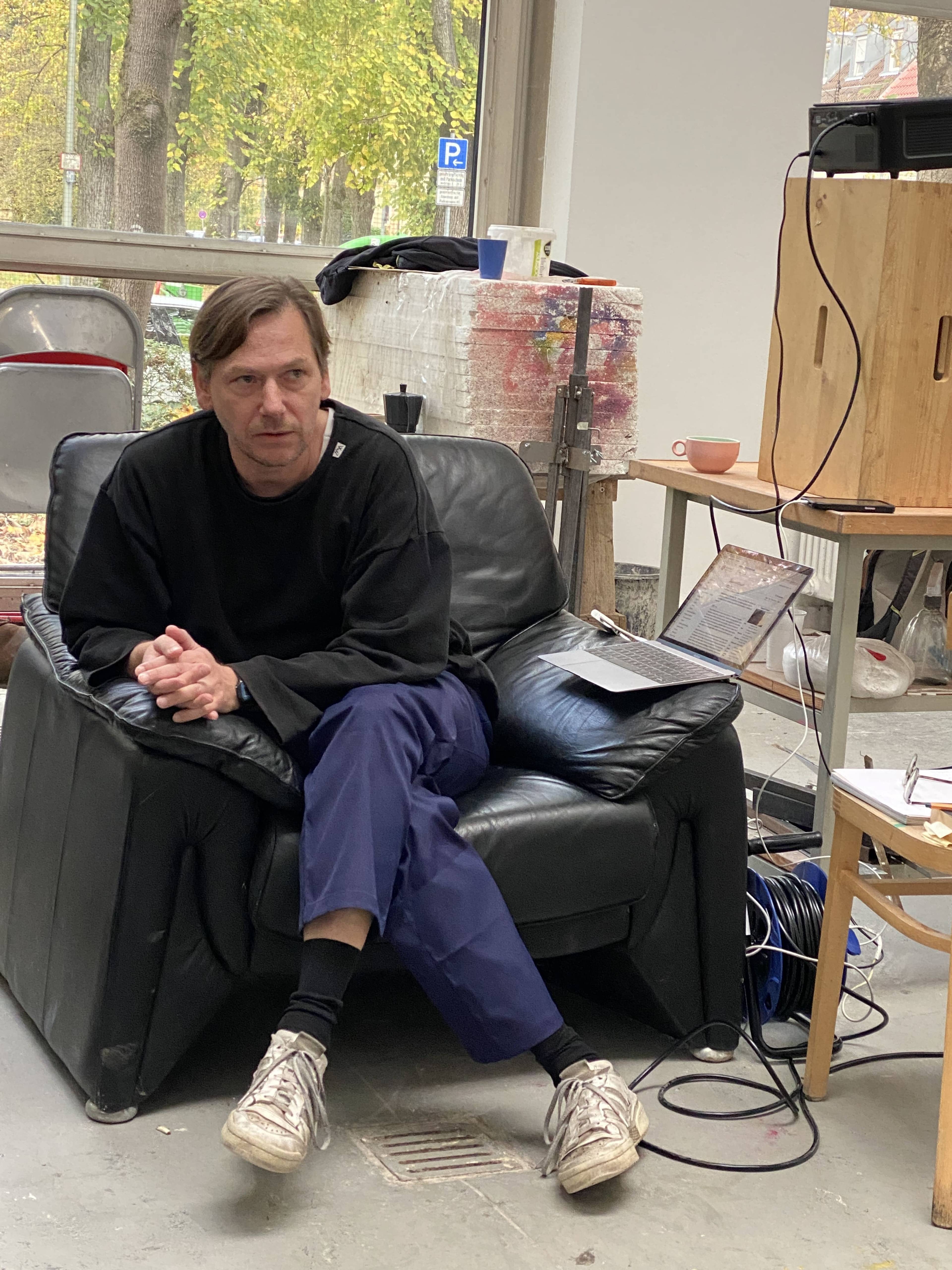 Scene from the seminar “Theory & Display” with Christian Kobald, 2023/24