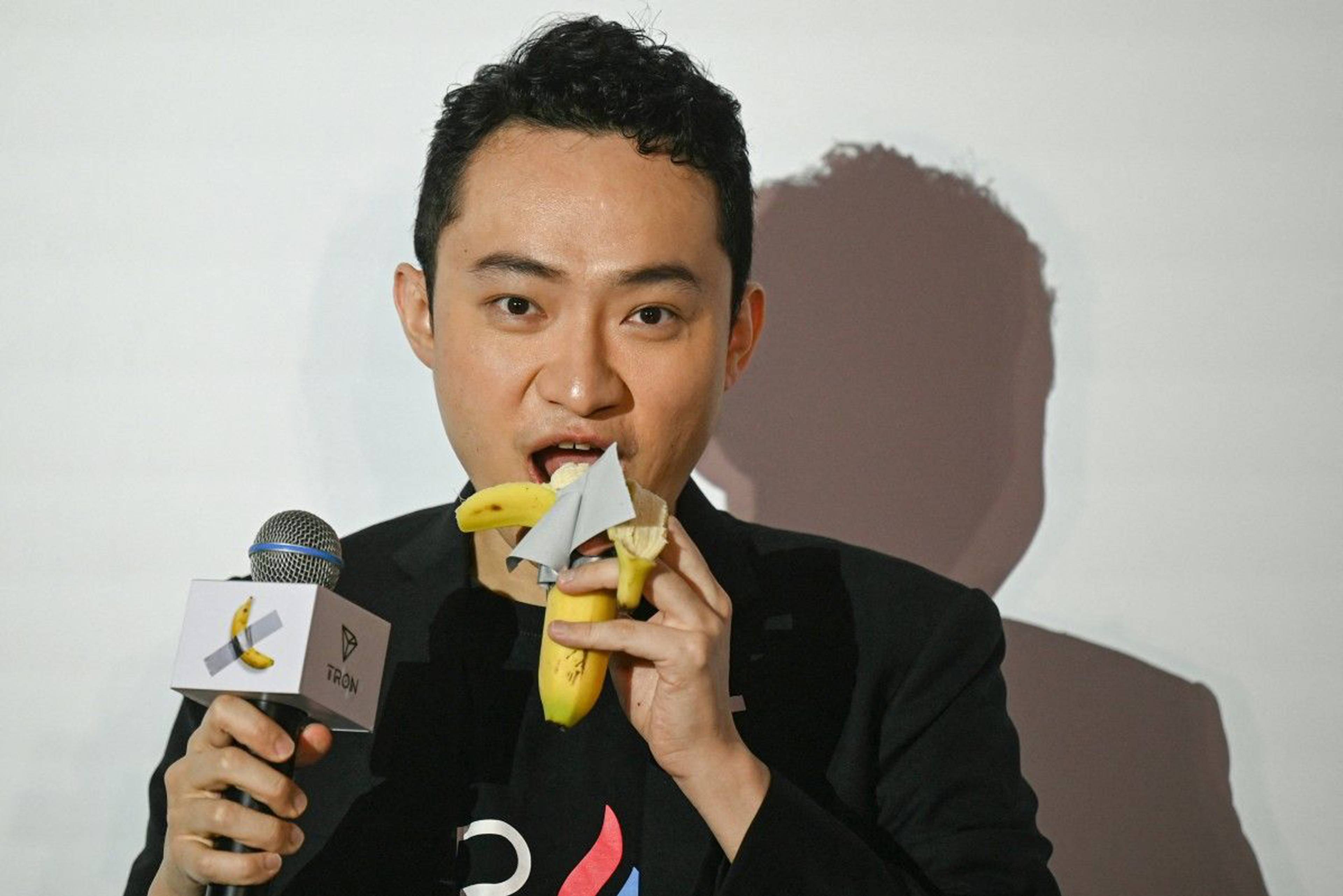 Justin Sun eats Maurizio Cattelan’s “Comedian”