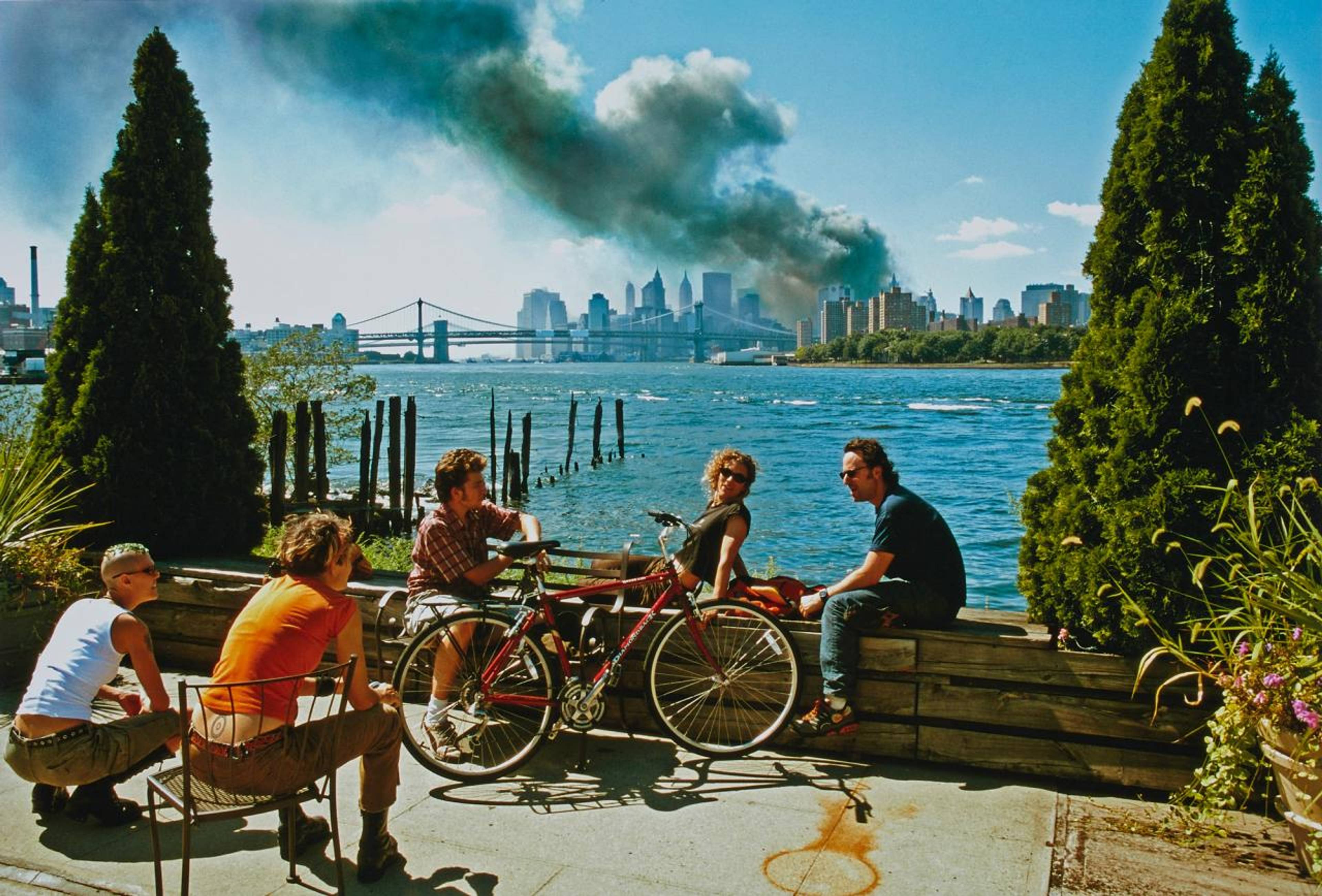 Thomas Höpker, View from Williamsburg, Brooklyn, on Manhattan, 9/11, 2001