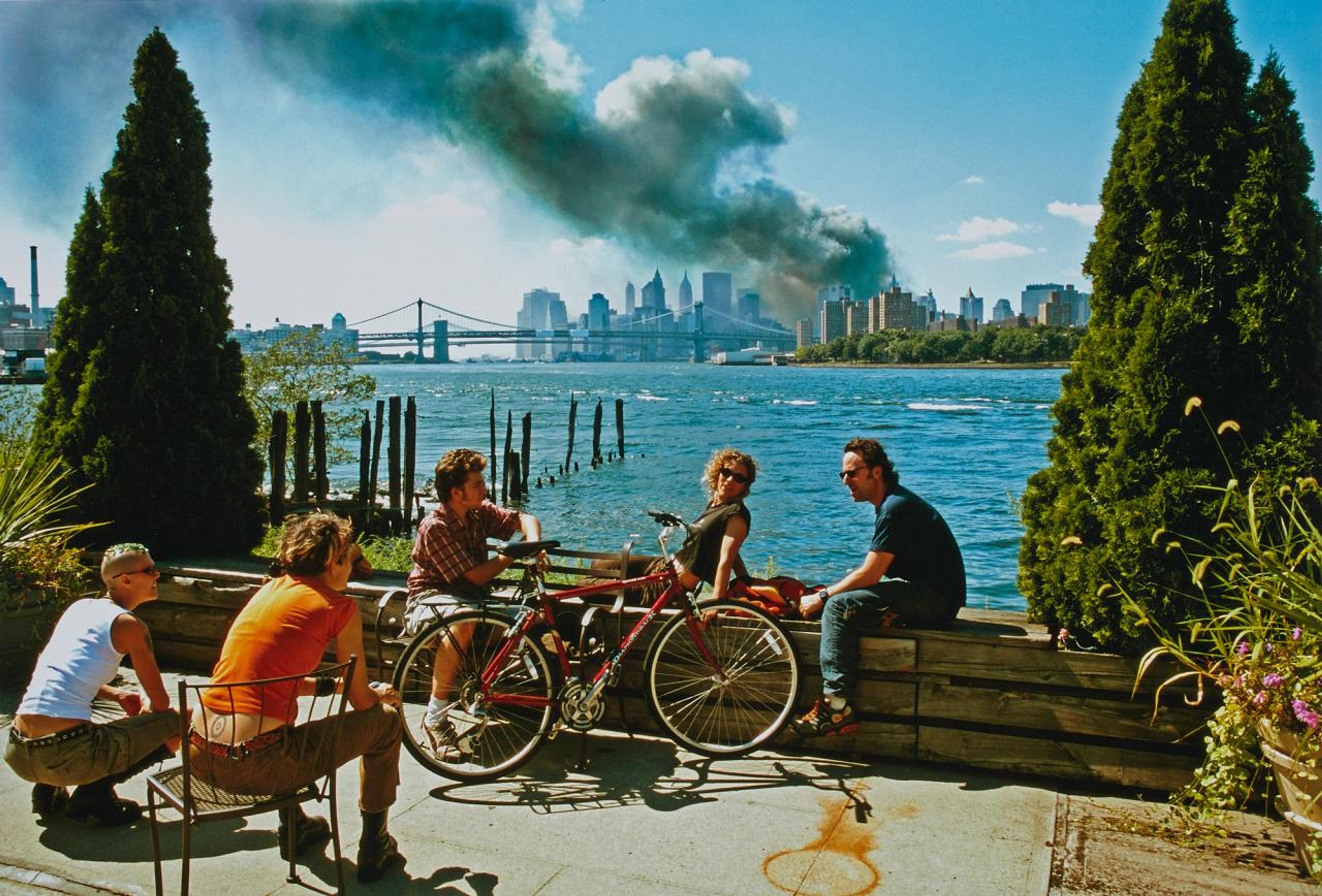 Thomas Höpker, View from Williamsburg, Brooklyn, on Manhattan, 9/11, 2001