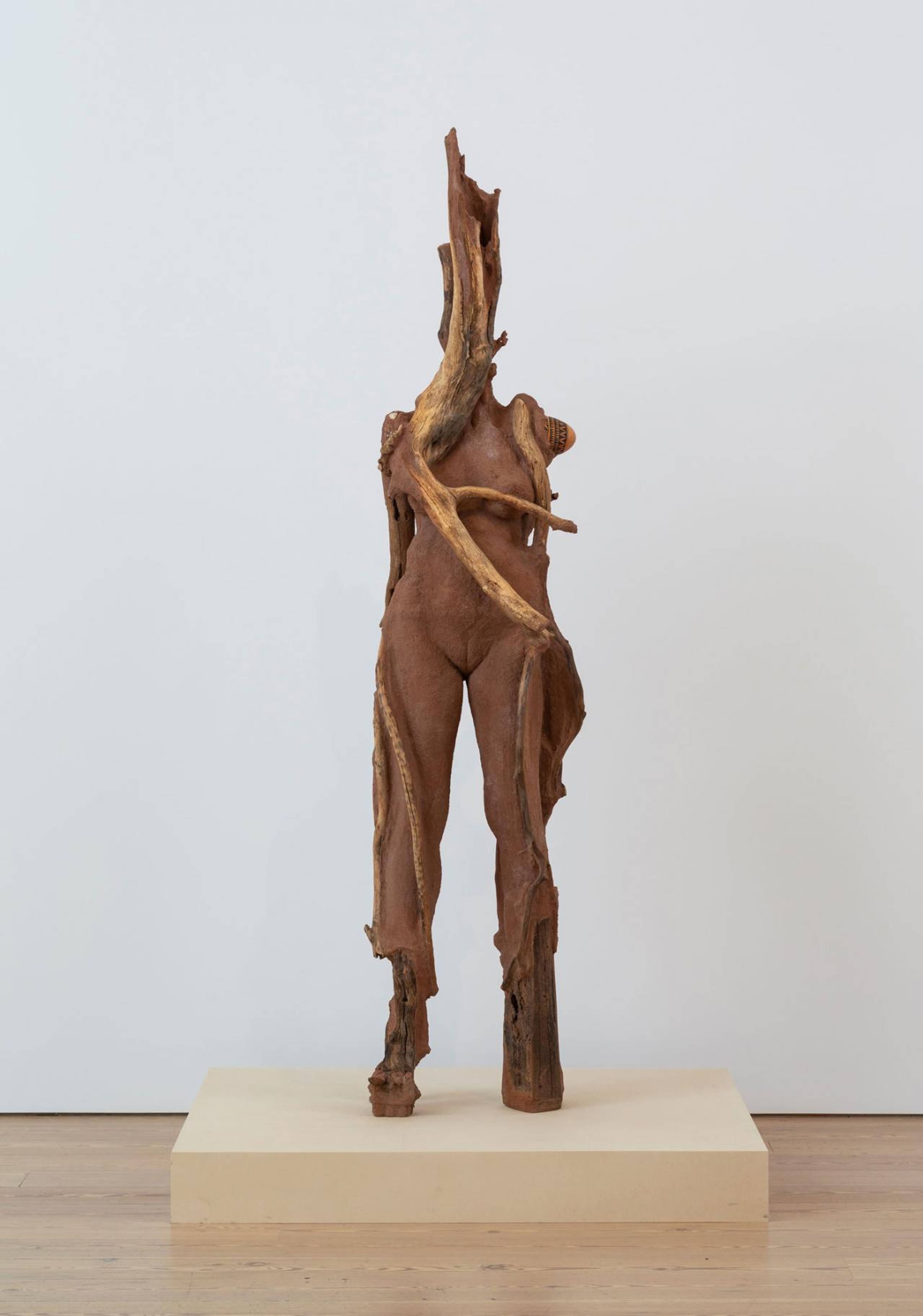 Wangechi Mutu, Sentinel I, 2018, red soil, pulp, wood glue, concrete, wood, glass beads, stone, rose quartz, gourd, and jewelry, 221.5 x 50 x 56 cm