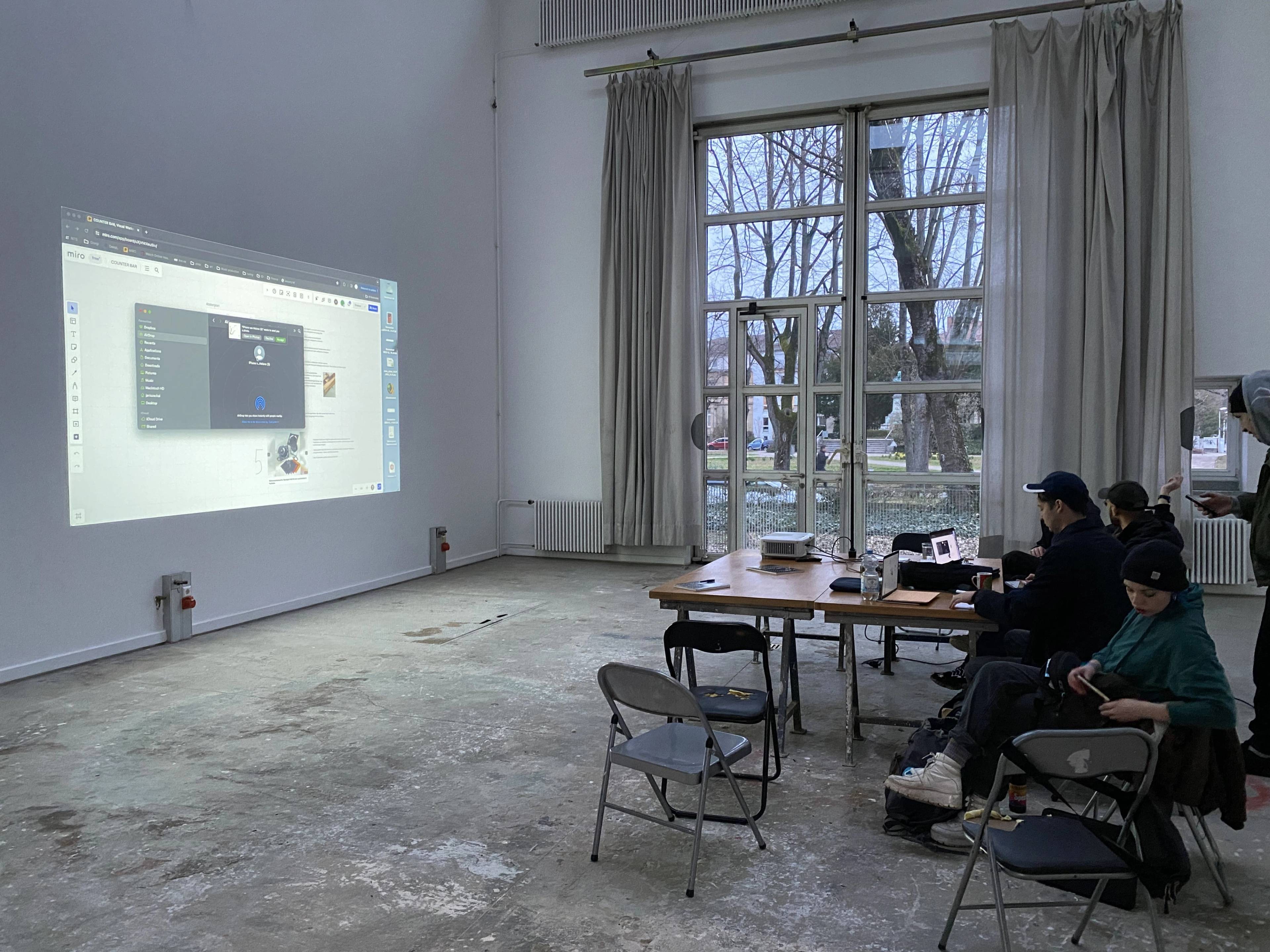 Scene from the seminar “Theory & Display” with Christian Kobald