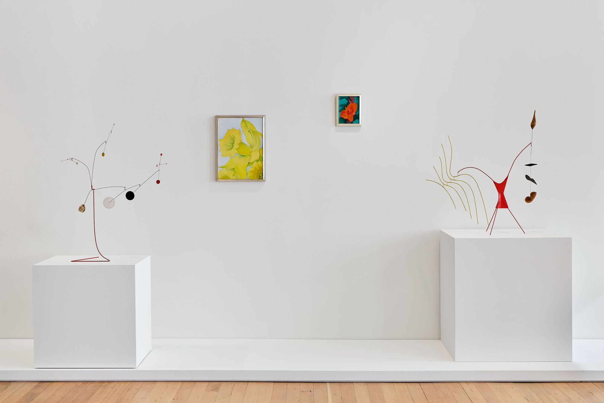 View of “Calder I O’Keeffe,” Hauser & Wirth Palo Alto, 2026