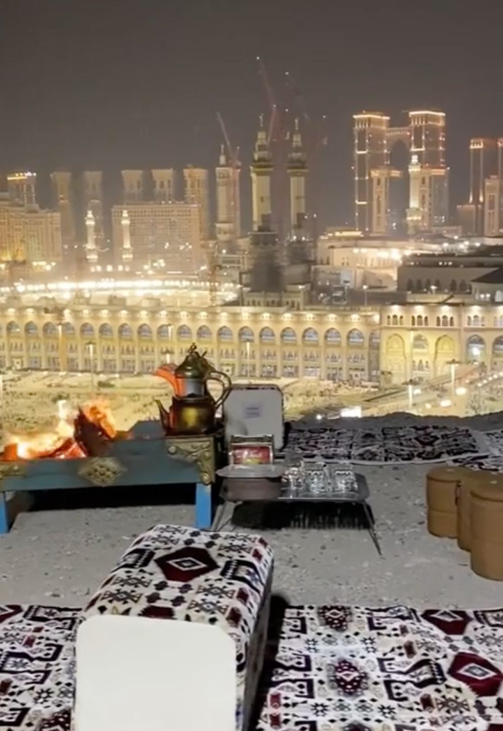 Screenshots from @crisisacting – 3