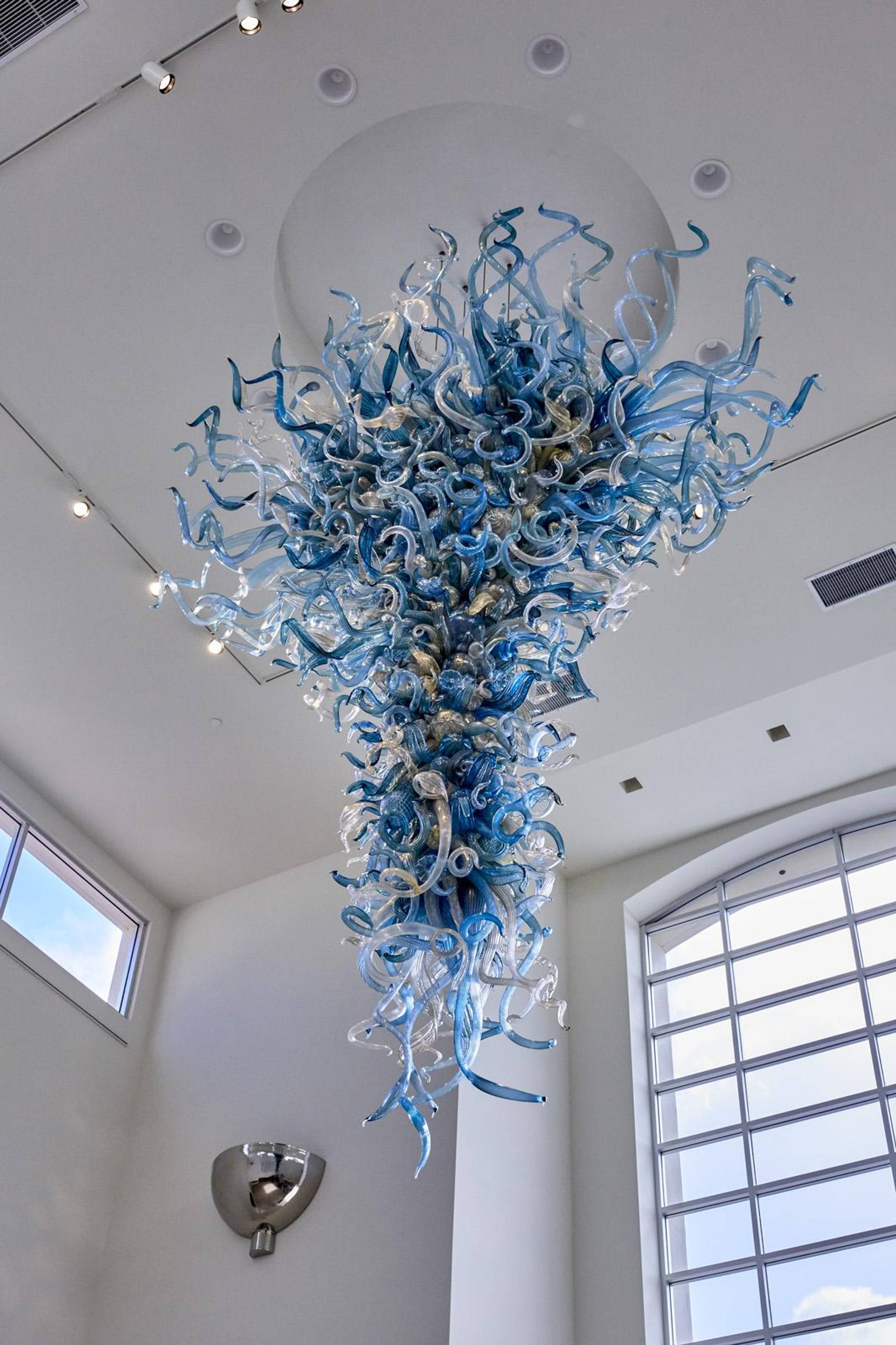 Dale Chihuly, Blue Ridge Chandelier, 2012