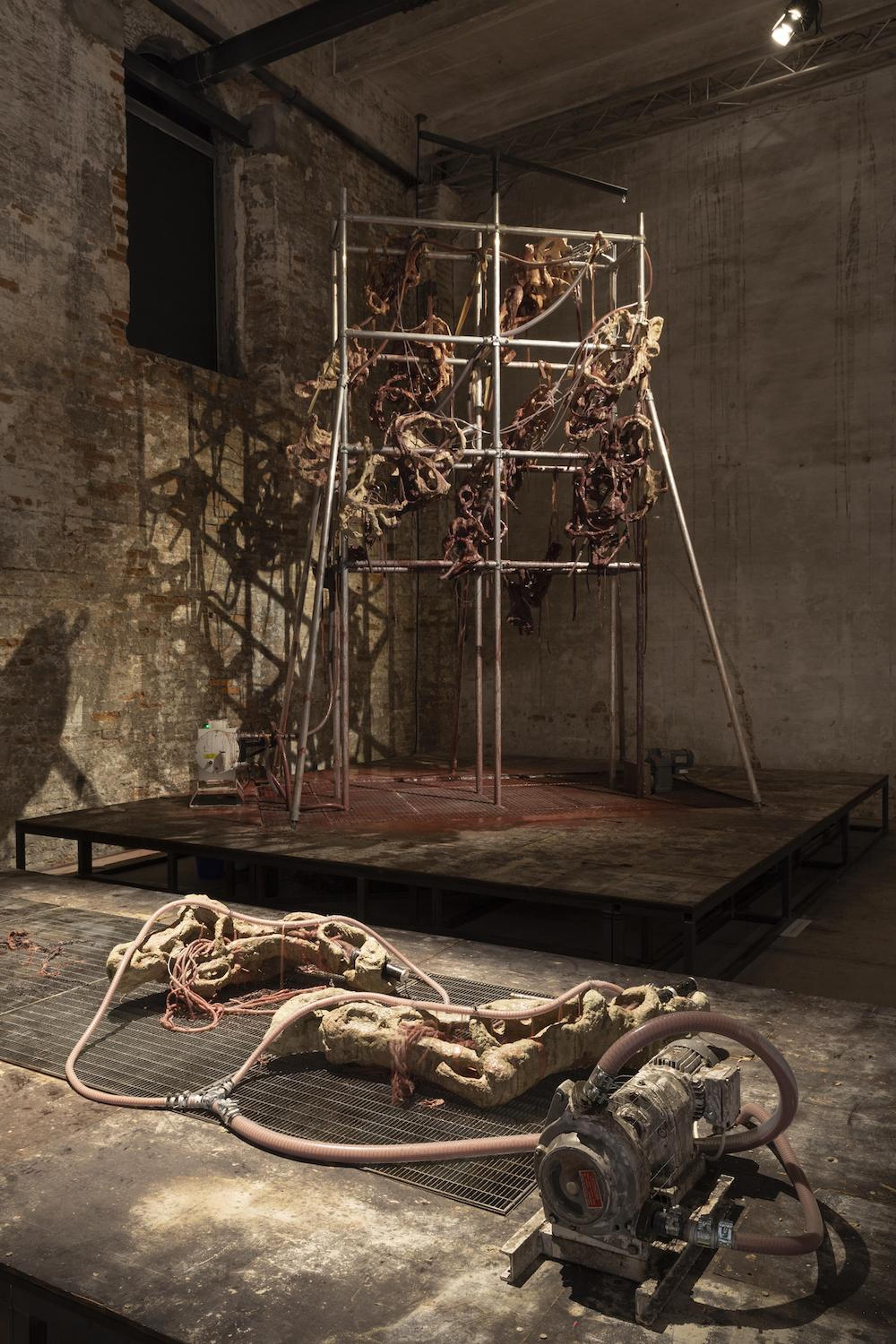 Mire Lee, Endless House: Holes and Drips , 2022, multiple ceramic sculptures on a scaffold, lithium carbonate and iron oxide glaze liquid, pump, motor and other mixed media, 1.8 x 2 x 4 m