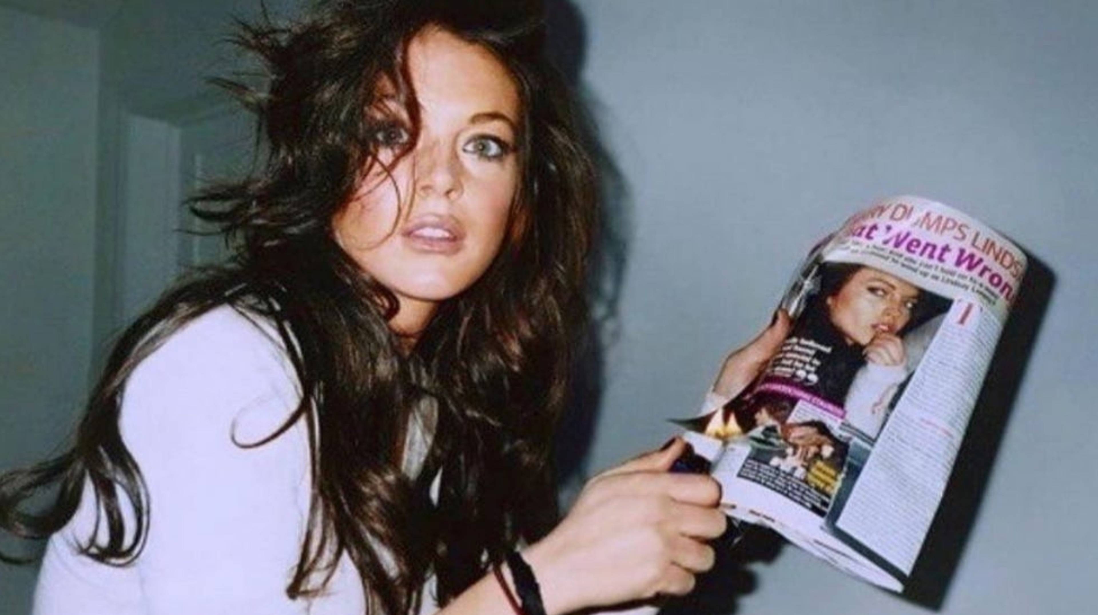 Lindsay Lohan burns the a September 2006 issue of PEOPLE