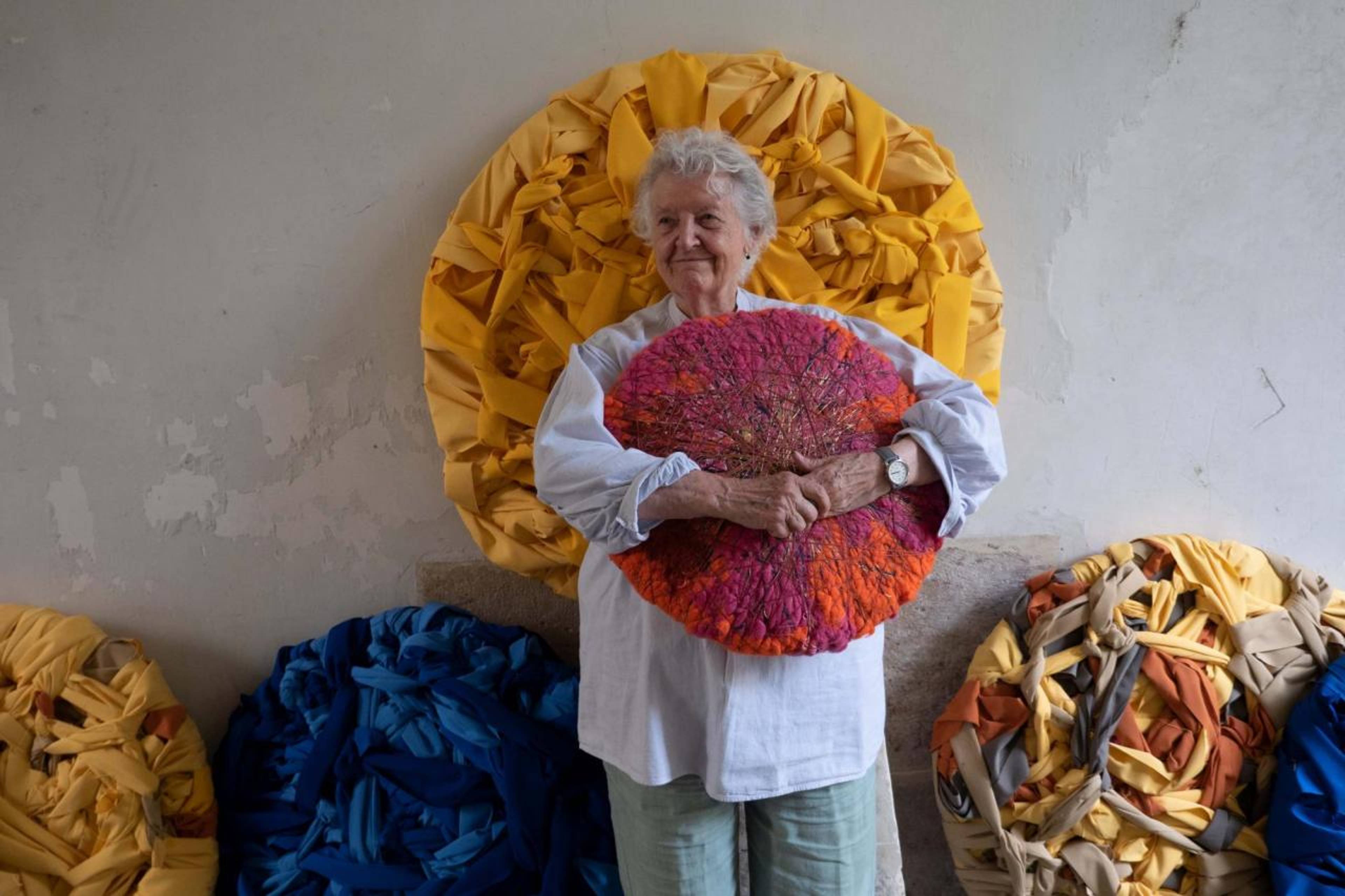 Sheila Hicks,  Constellation , 2020 Photo: Cristobal Zanartu &copy; VG Bild-Kunst