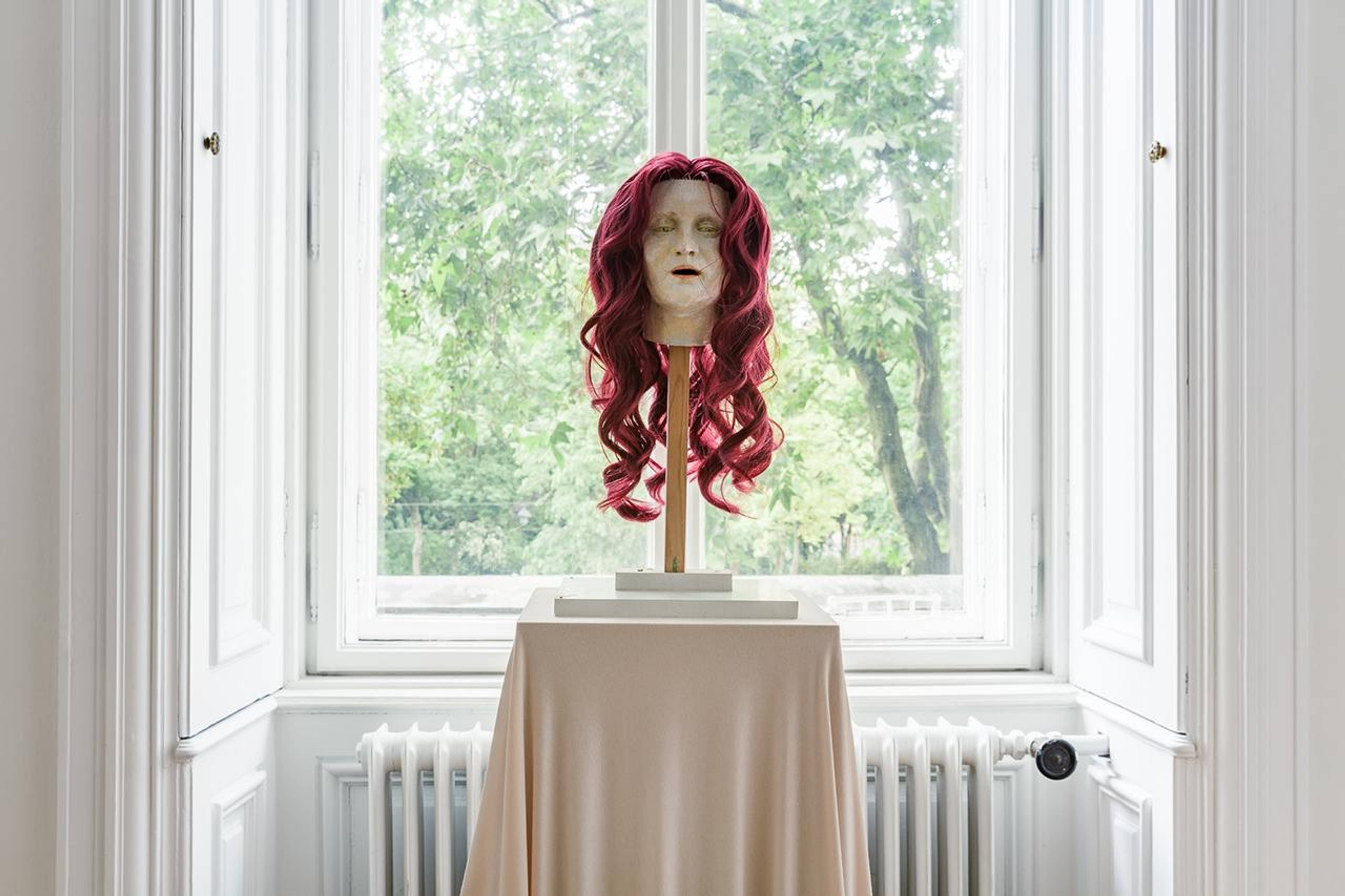 Soshiro Matsubara,  Portrait of Alma Mahler , 2020 (detail), glazed ceramics, artificial hair, wood, fabric, 153 &times; 30 &times; 30 cm