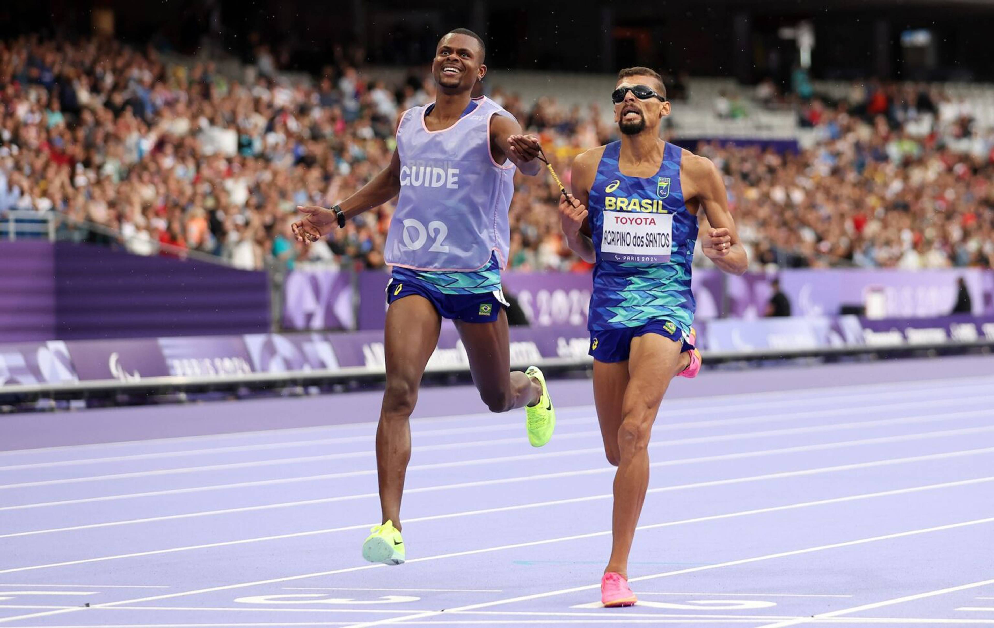 With a guide runner by his side, Brazil’s Julio Caesar Agripino dos Santos ran 14:48, breaking the world record by five seconds.