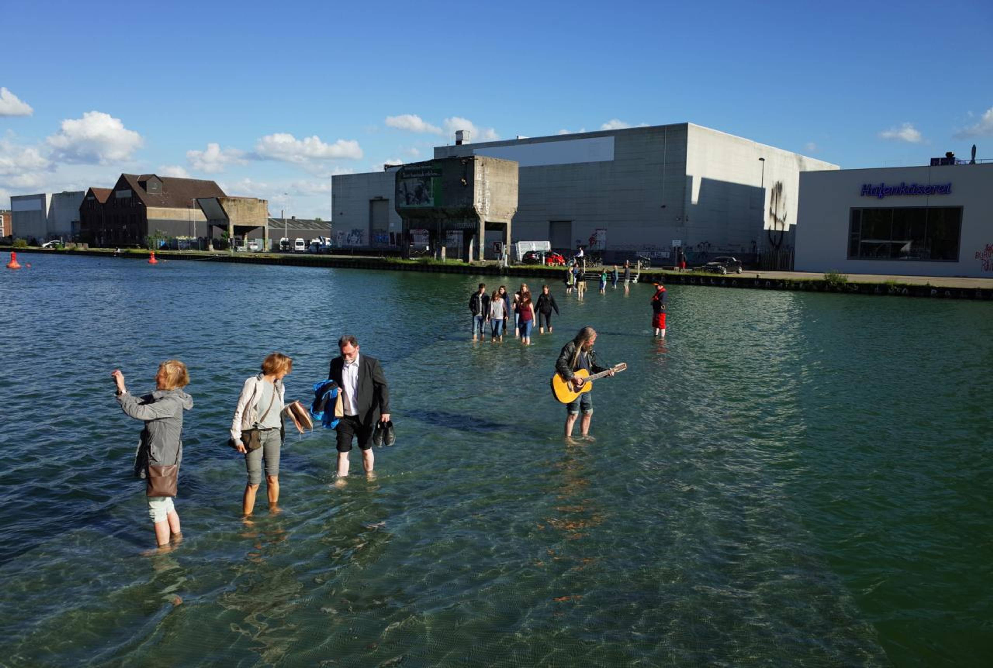 Ayşe Erkmen On Water  (2017) Photo: Valentinas Klimasauskas