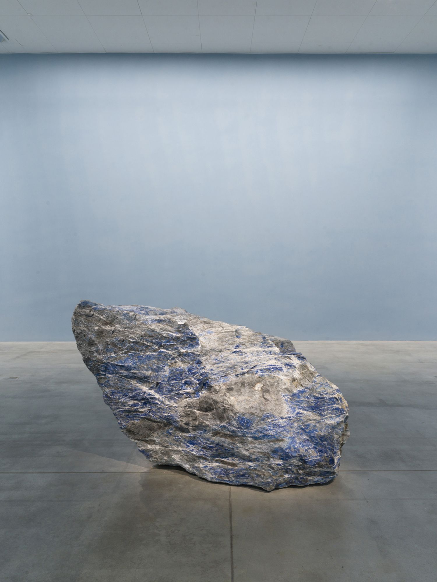 Alicja Kwade, Blue Days Dust (II), 2025