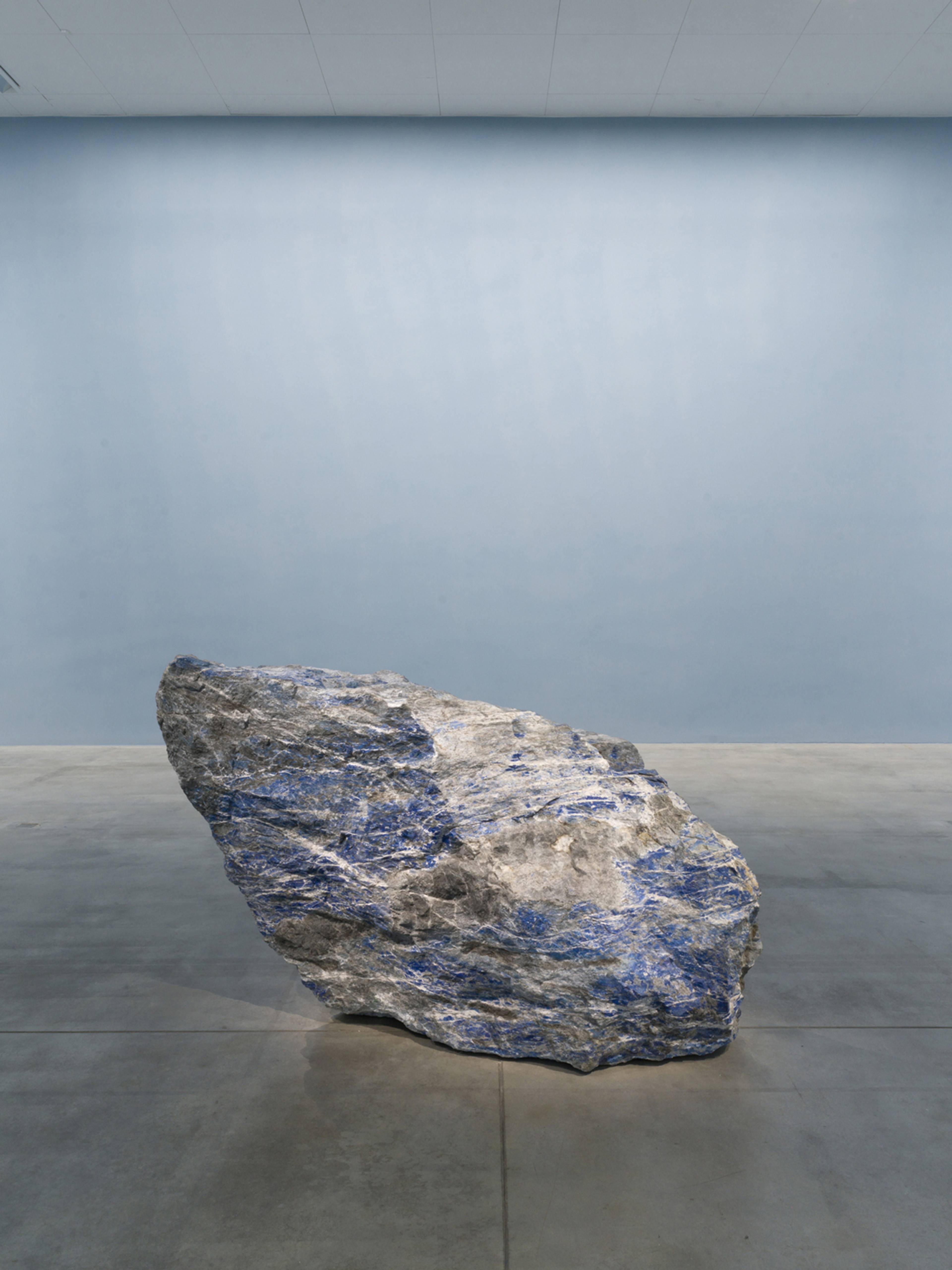 Alicja Kwade, Blue Days Dust (II), 2025
