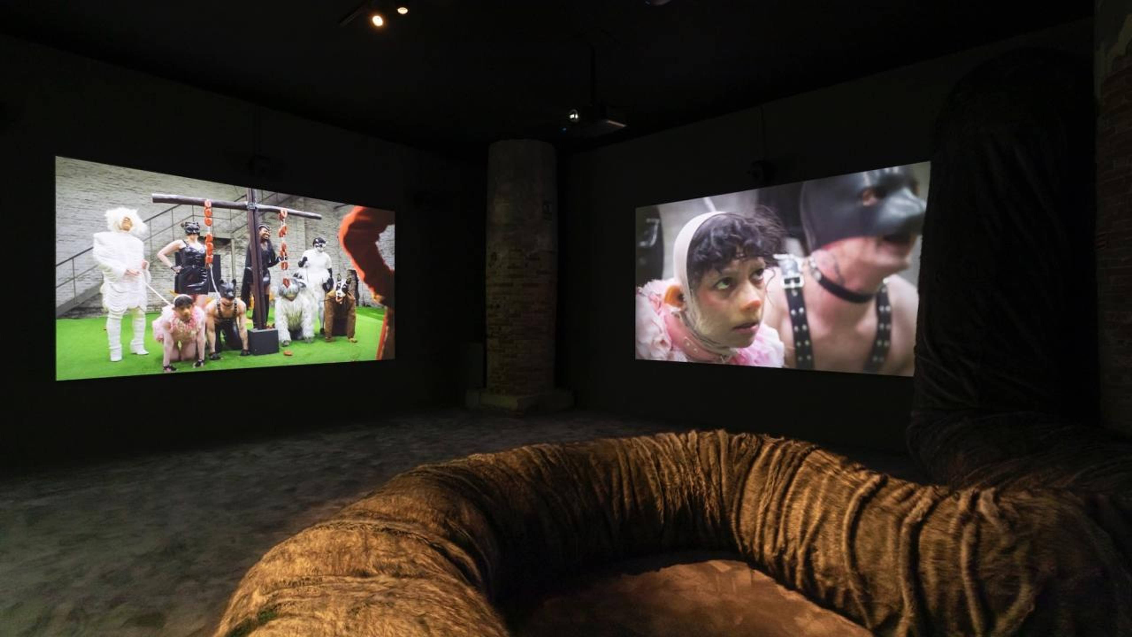 Marianna Simnett, The Severed Tail, 2022, three-channel video installation. Courtesy: La Biennale di Venezia. Photo: Roberto Marossi