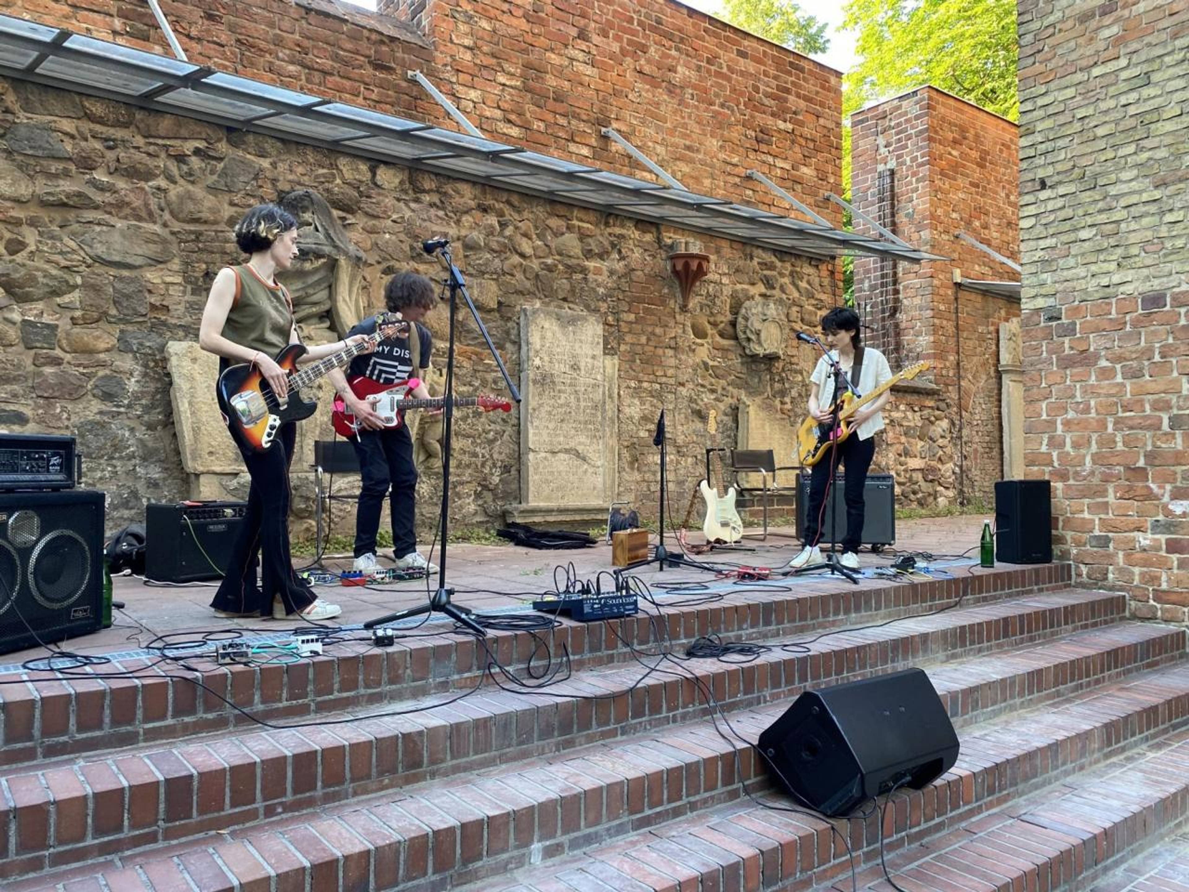 Early Grey (L to R: Rebecca Prechter, Stefan Müller, Leda Bourgogne)