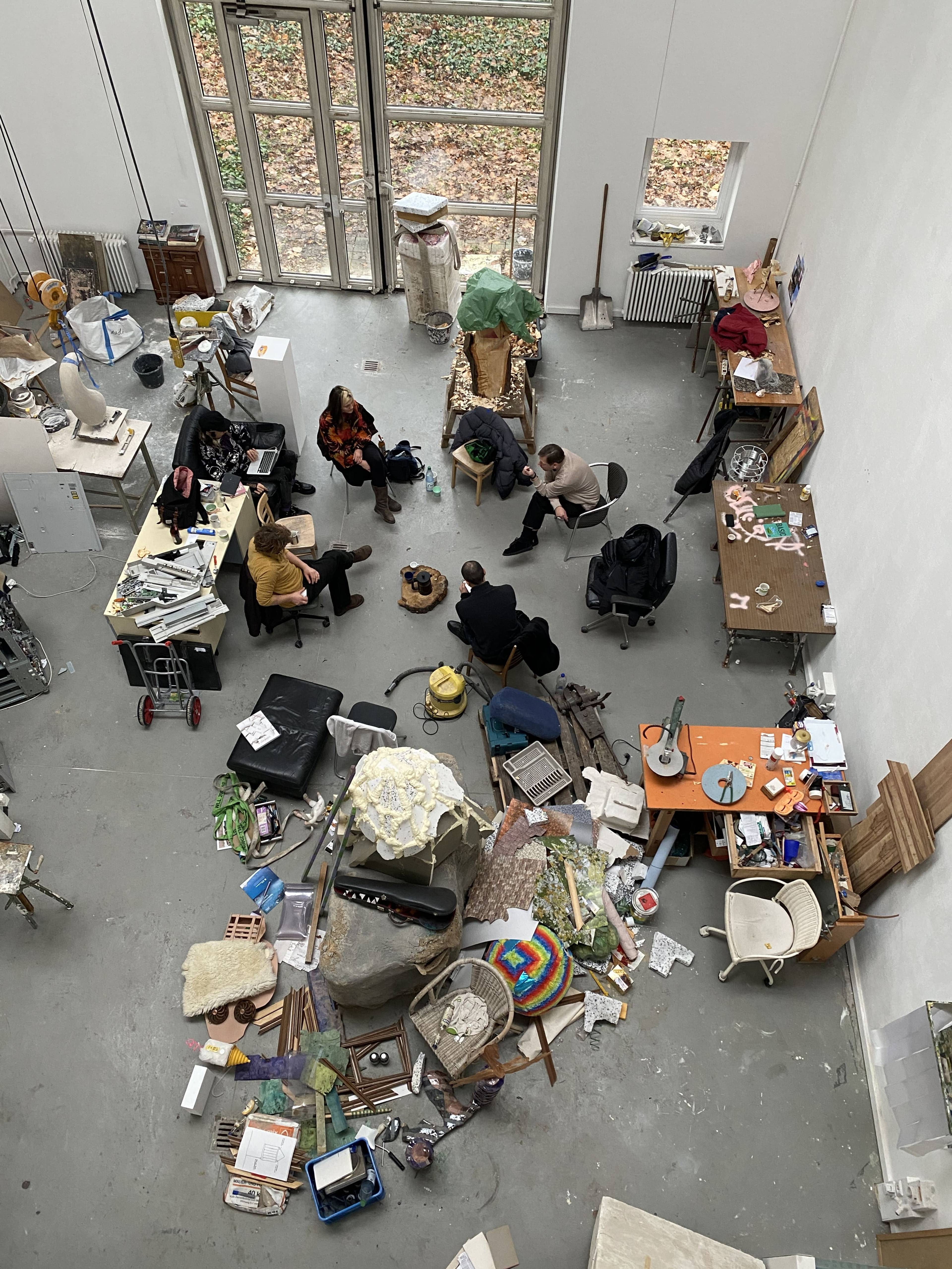 Scene from the seminar “Theory & Display” with Christian Kobald, 2023/24