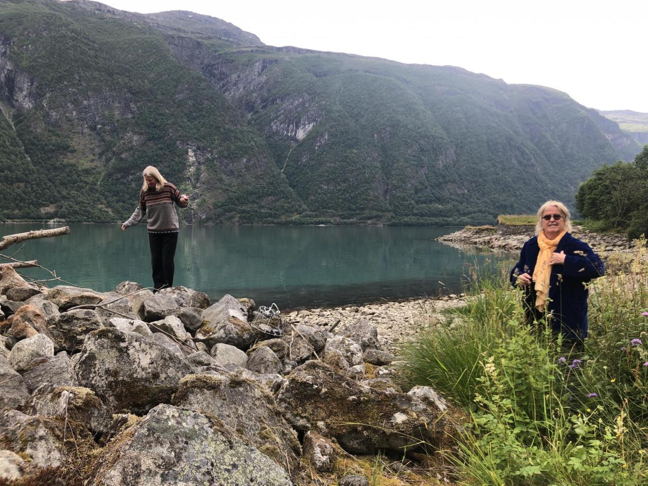 Hedvig Skjorten (left) and Marianne Heske (right) by Sognefjord