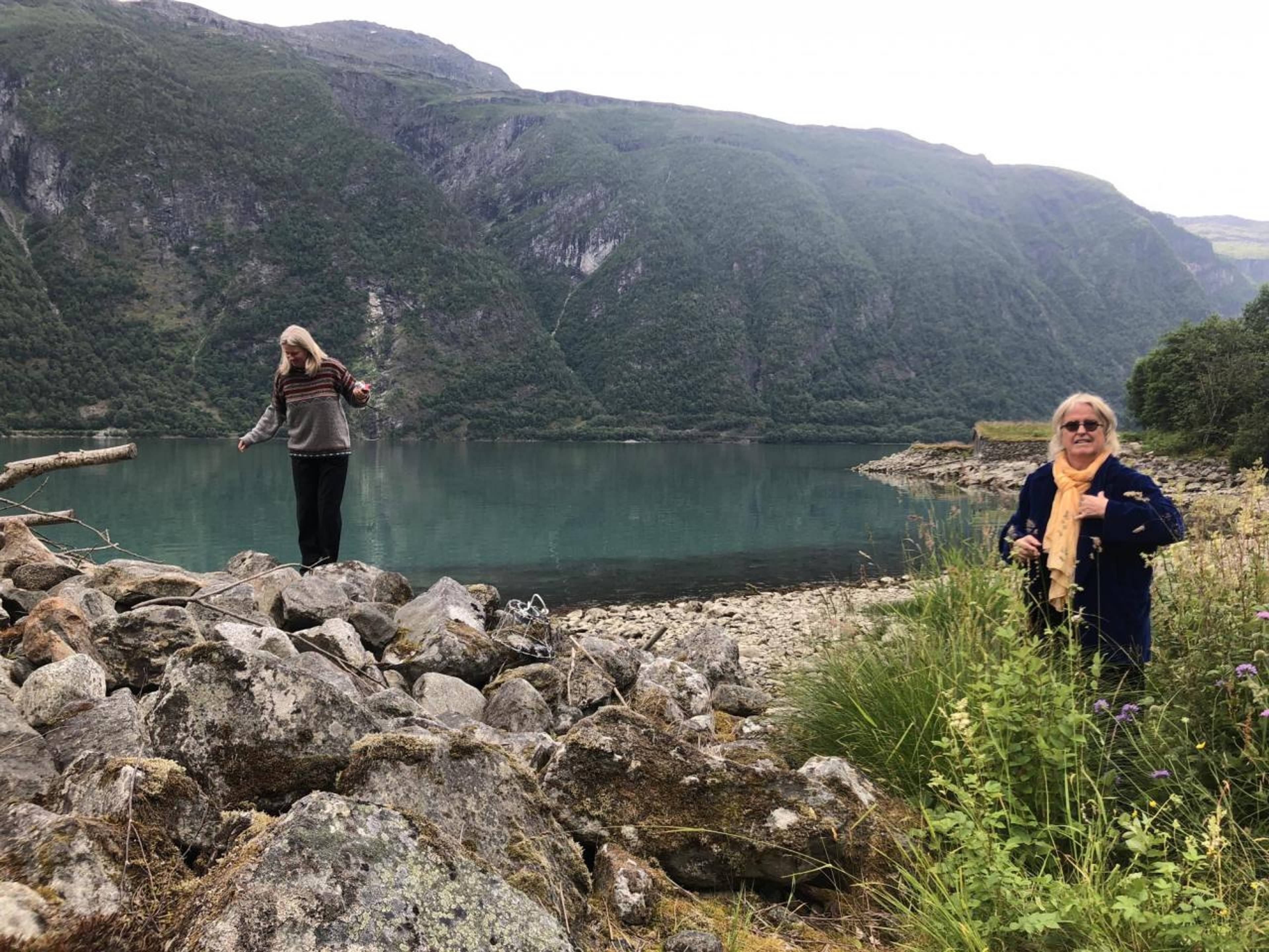 Hedvig Skjorten (left) and Marianne Heske (right) by Sognefjord