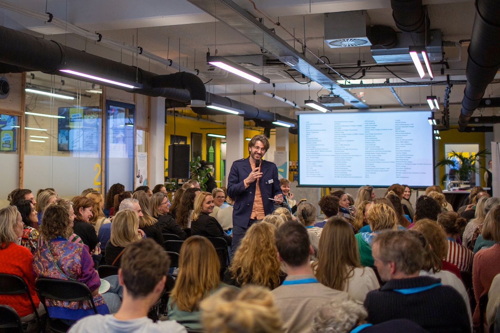 Van 0 naar 100; ons team staat dagelijks klaar om communicatie bij jullie een succes te maken.