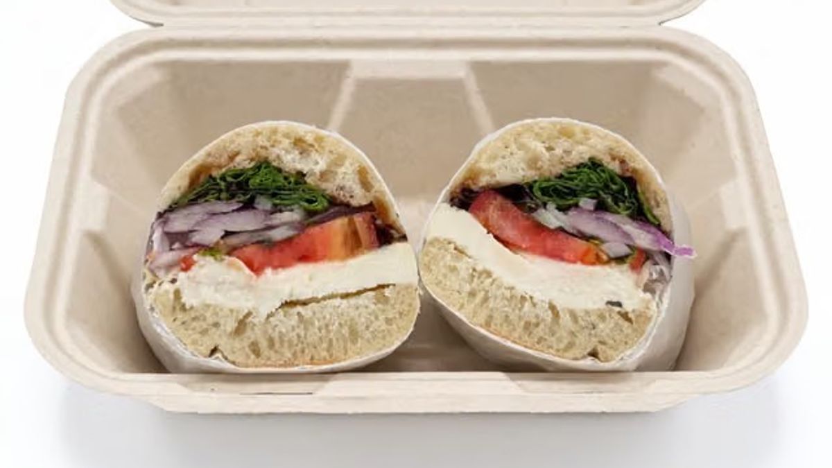Salad Trays vs. Sandwich Platters: What Should You Order for a Group?