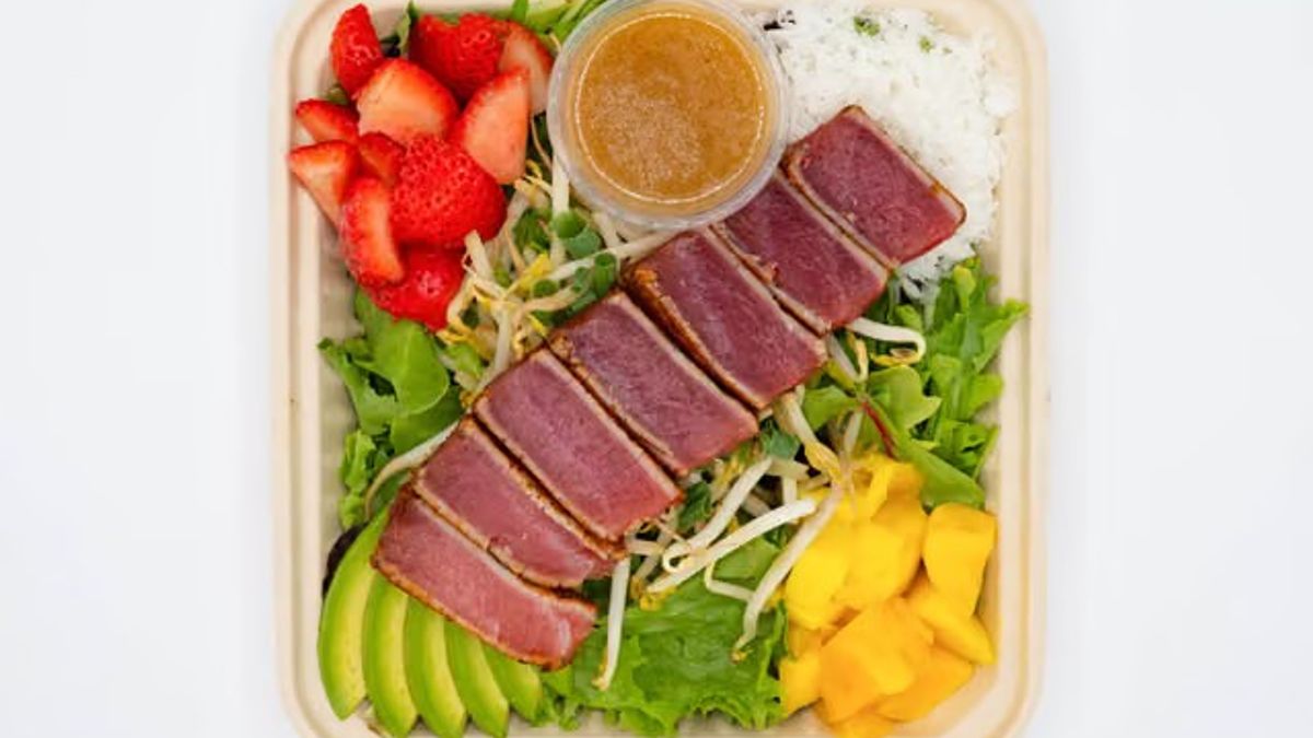 Salad Trays vs. Sandwich Platters: What Should You Order for a Group?