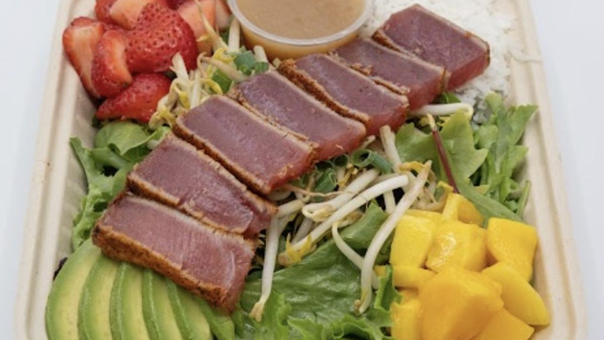 Looking for Lunch in Kailua? Explore Fresh Salads, Wraps, and Sandwiches