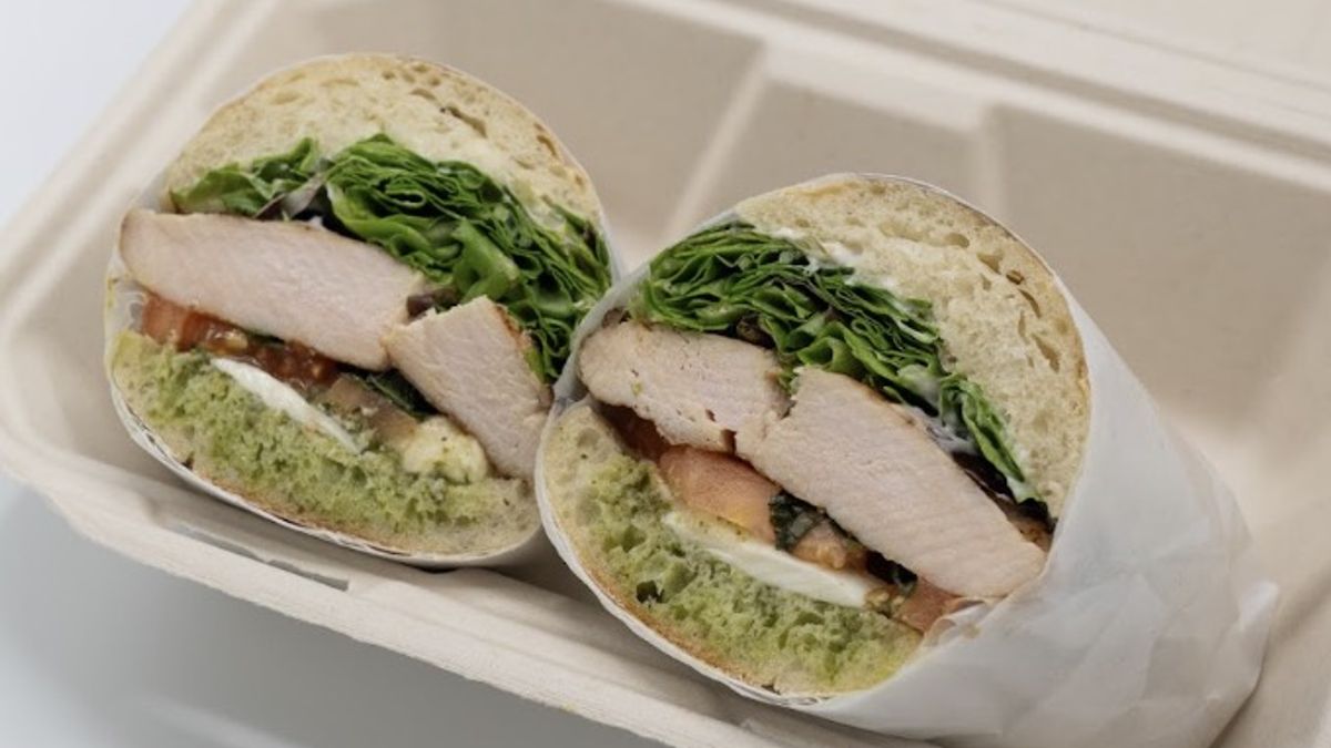 Looking for Lunch in Kailua? Explore Fresh Salads, Wraps, and Sandwiches