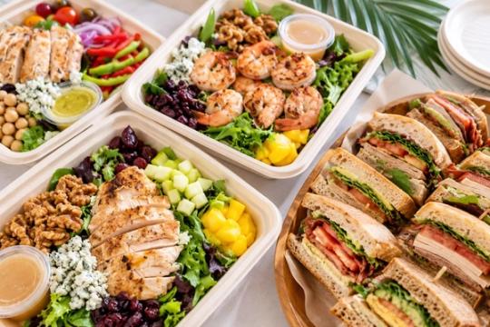 Salad Trays vs. Sandwich Platters: What Should You Order for a Group?