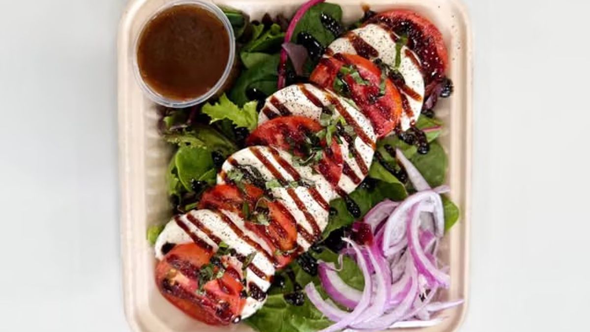 Build Your Own Salad on Oahu: How to Choose Your Greens, Toppings, and Dressing