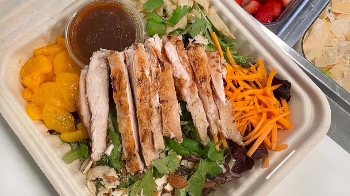 Christmas Potluck Ideas on Oahu: Easy Ways to Add Salads and Sandwiches to the Table