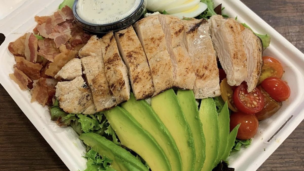 From Hauula Farms to Your Lunch: A Look at Locally Grown Ingredients on Oahu