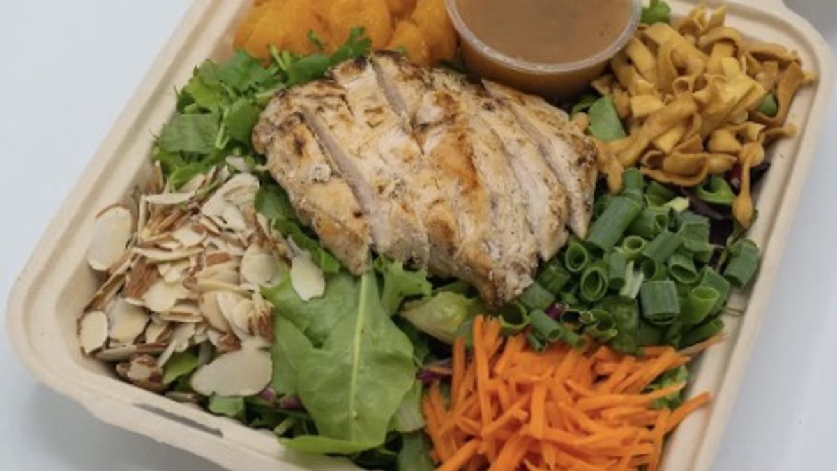 Office Lunch Catering on Oahu: How to Choose Salads and Sandwich Platters