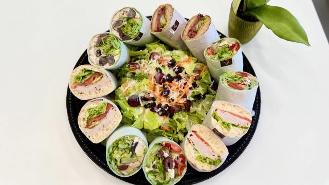 Christmas Potluck Ideas on Oahu: Easy Ways to Add Salads and Sandwiches to the Table