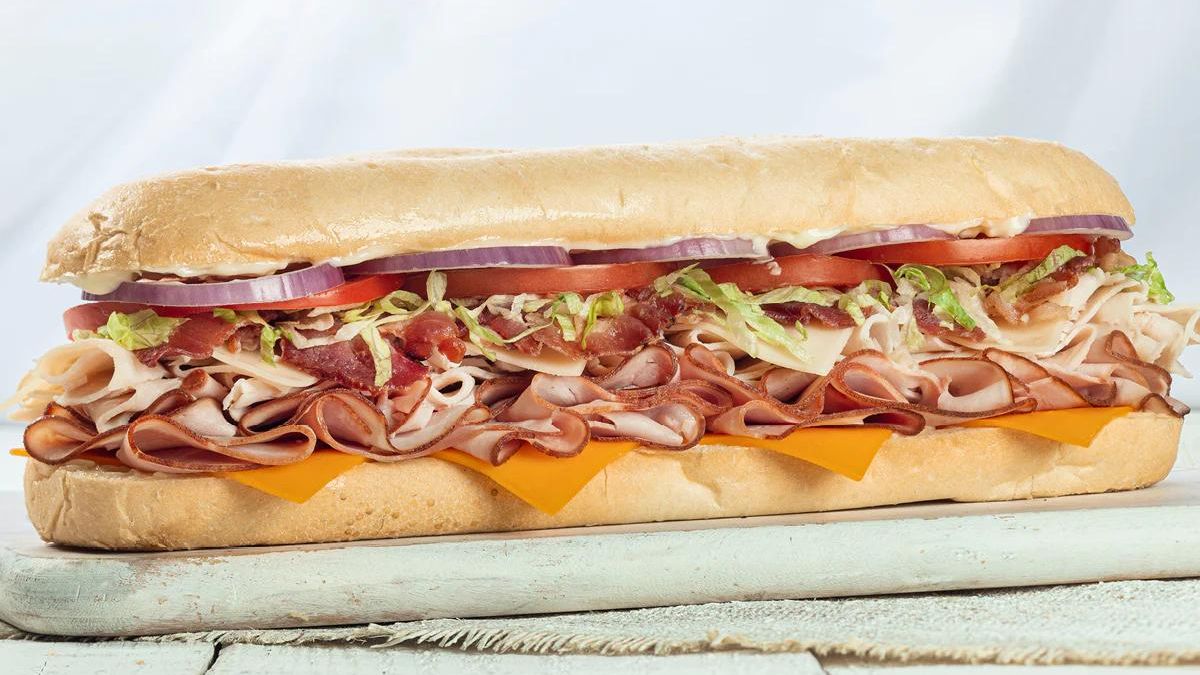 Office Lunch Catering on Oahu: How to Choose Salads and Sandwich Platters
