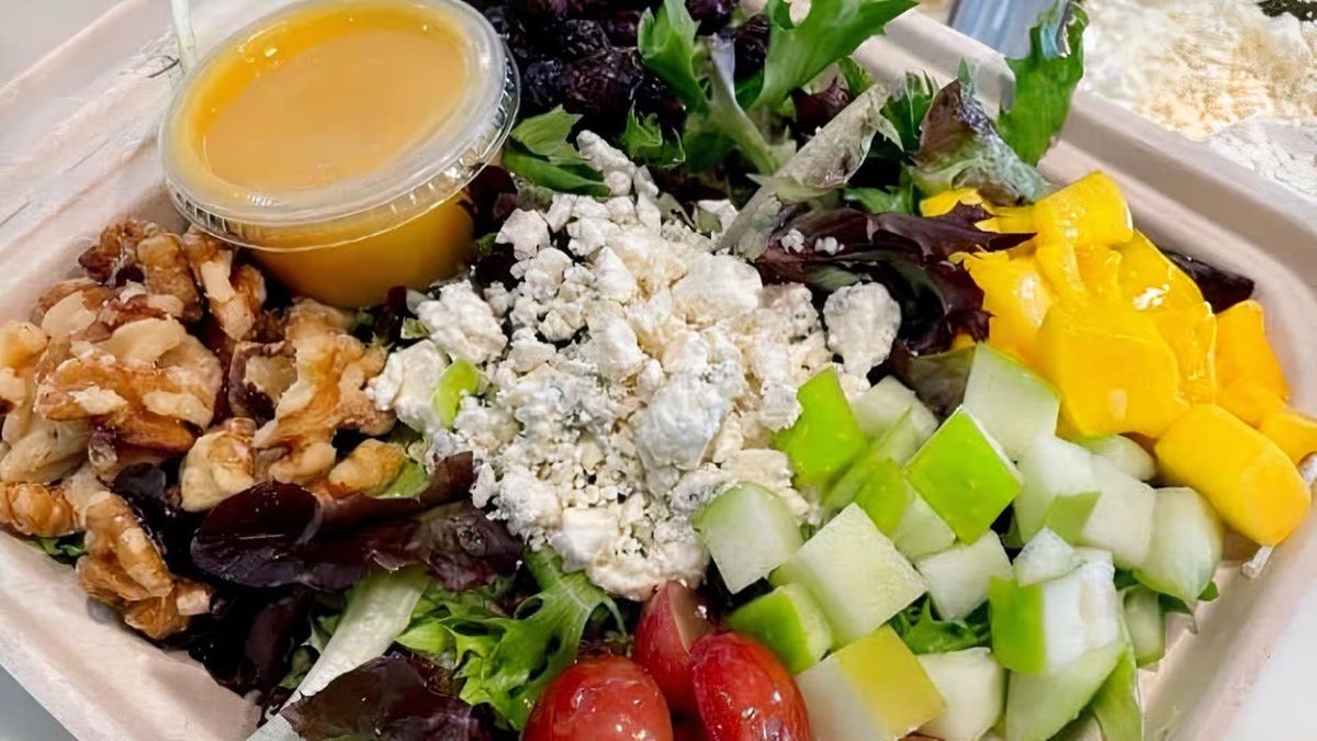 Christmas Potluck Ideas on Oahu: Easy Ways to Add Salads and Sandwiches to the Table