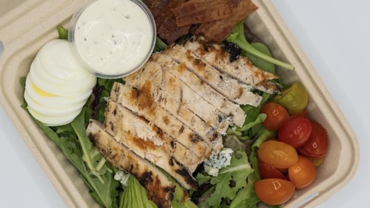 Eating Out With Kids on Oahu? A Look at the Aloha Salads Keiki Menu