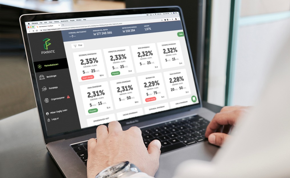 Fixrates markedsplass med oversikt over bankenes innskuddsrenter på en bærbar PC.