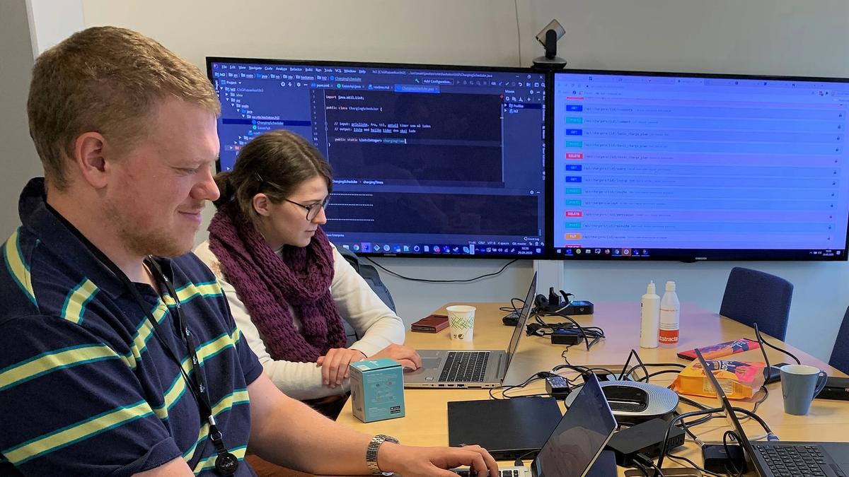 Jostein og Karen på hackaton