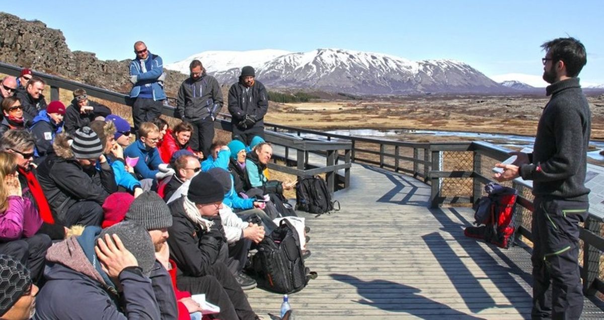 Jørund som holder innlegg for resten av Kantega.
