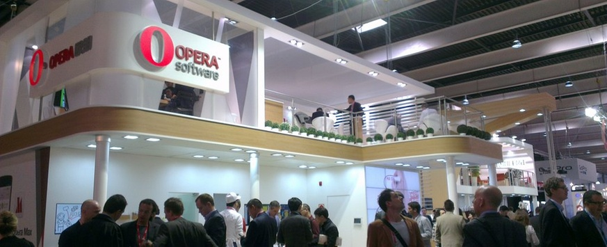 Firmaet Opera sin stand 