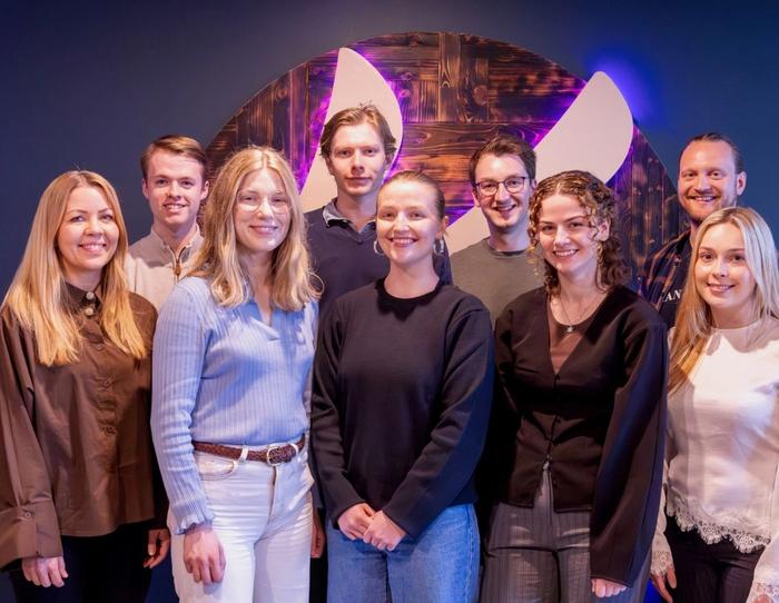 Gruppebilde av både sommerstudenter og veilederene