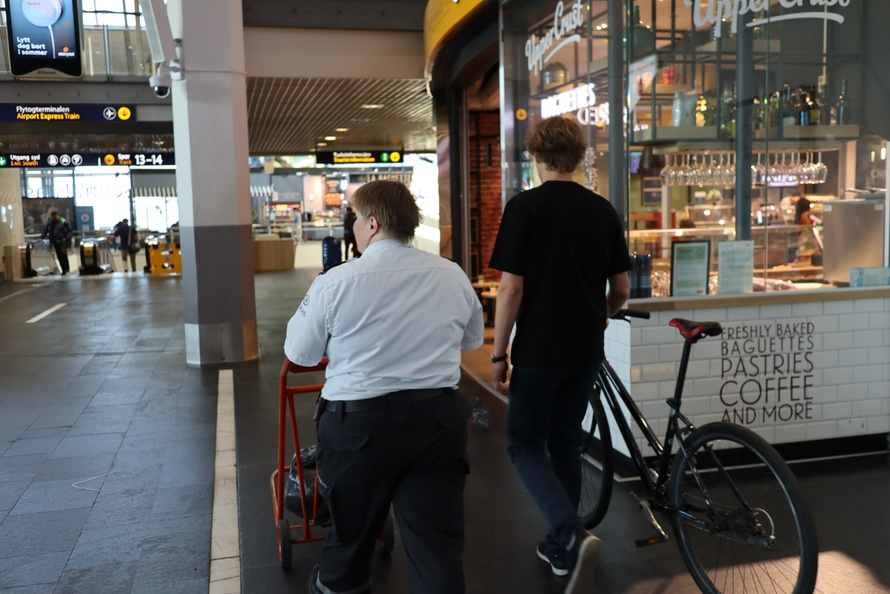 To av studentene på Oslo S